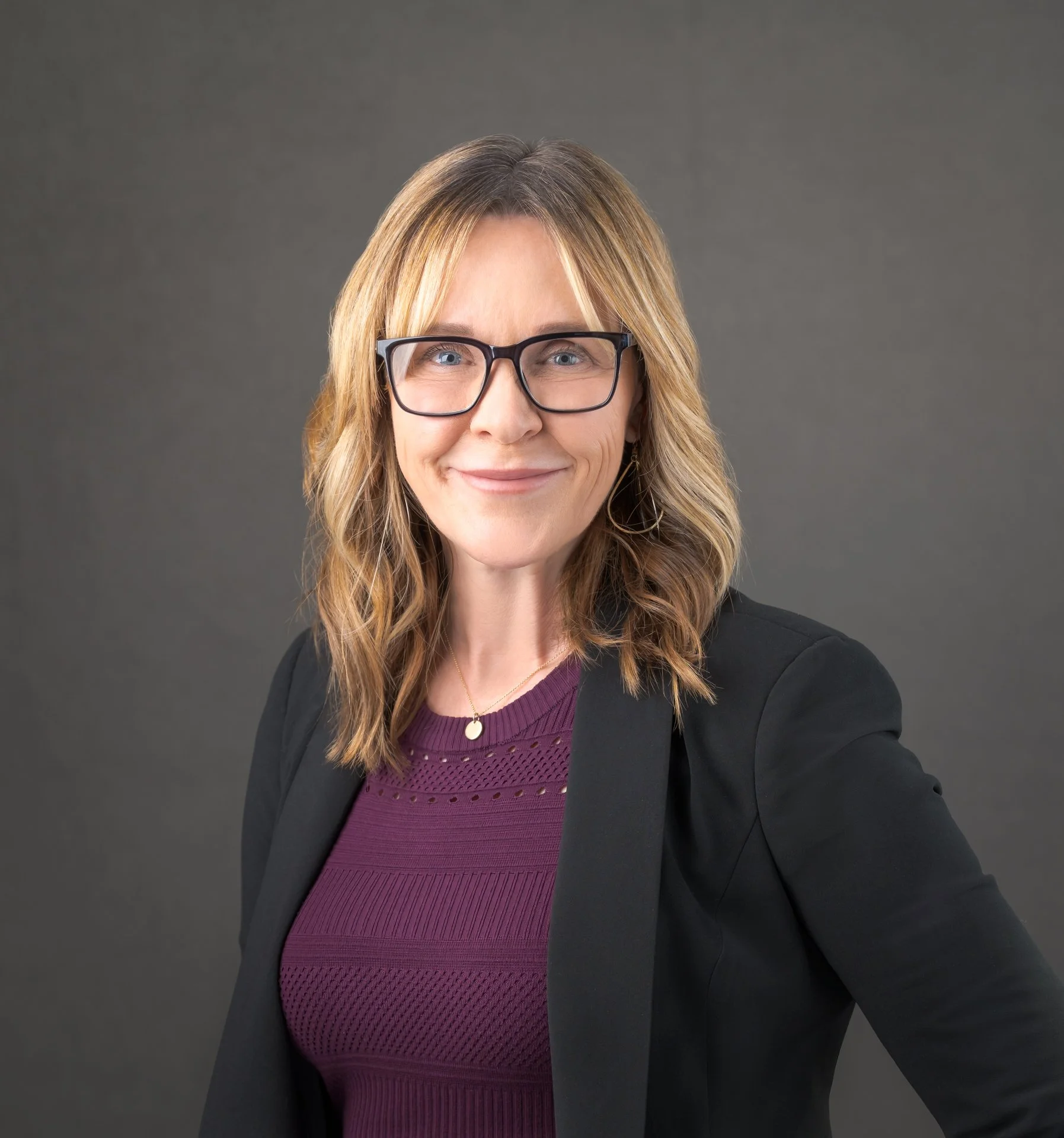 LouiseDavis0738-01--©2024 Lara Janzen Photography-WEB-2.jpg