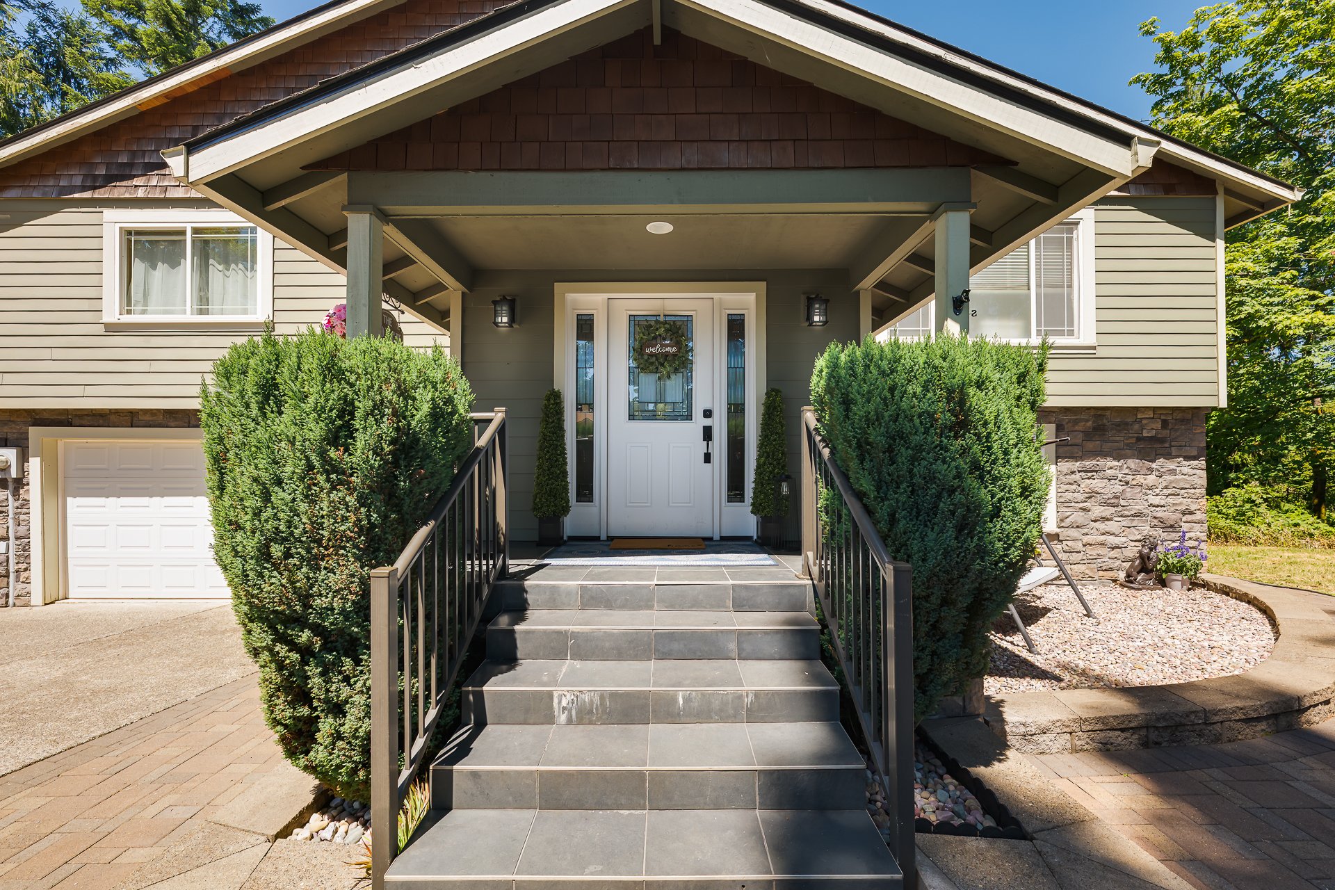 ParkSt_Sandy_OR-Crystal Bacon-©2025 Lara Janzen Photography-WEB-001.jpg