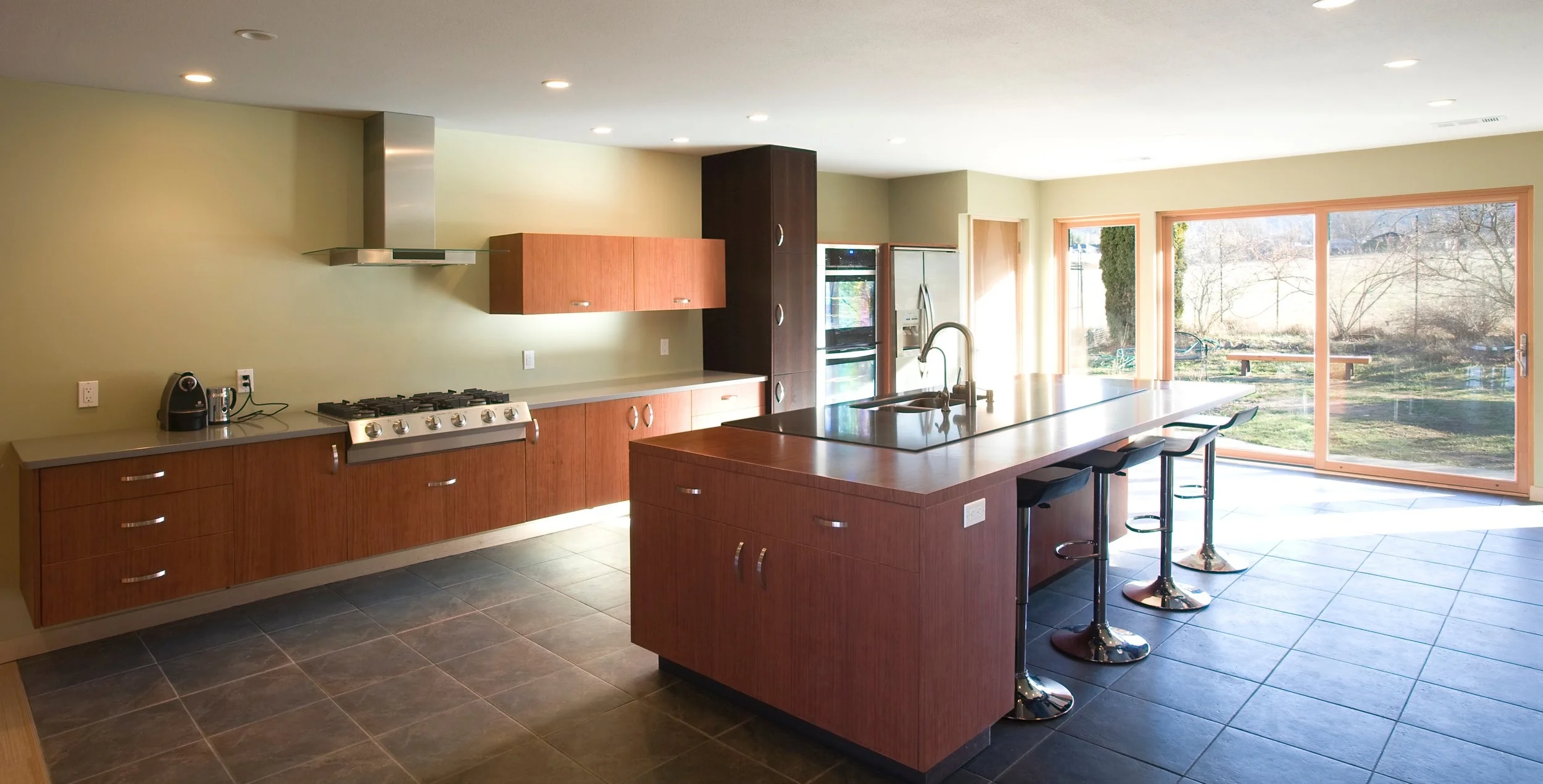 Kitchen3 wide shot.jpg