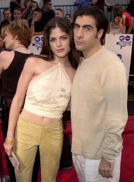 oldloves :
Selma Blair & Jason Schwartzman, 2000
There are two things I love about this blog. The first is the most obvious: these two people dated? What did they talk about? The second is a reminder that fame, or anything really, is no protection for the heart. I wonder if Selma or Jason got that bubbly, nauseous feeling in their stomach after their relationship dissolved. I wonder if they slept a lot, or not at all, after the break-up. And I wonder if they listened to that episode of This American Life when Starlee Kine wrote a break-up song and played it for Phil Collins. (Probably not, unless they had a time machine. That episode came out seven years later.)
And unrelated to loving this blog, I wonder if Starlee ever got over Anthony.