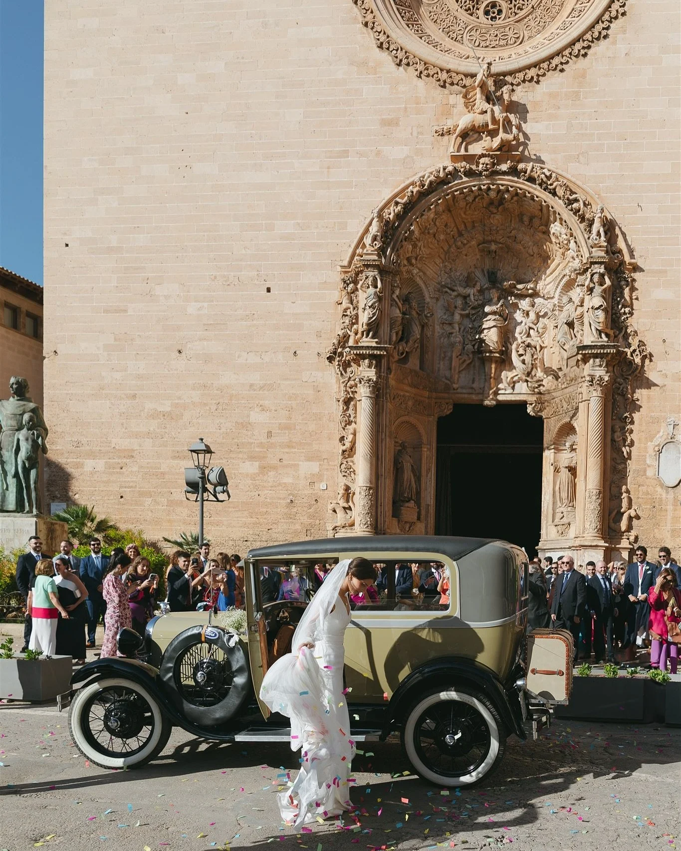 Acaba de empezar la temporada y ya le faltan horas al d&iacute;a 🔥🔥
-
-
Makeup: @xiscabauza 
-
-
#weddingmallorca #bestwedding #love #bodasdeensue&ntilde;o #bodaenmallorca #mallorcaweddingphotographer #mallorcawedding #filmweddingphotographer