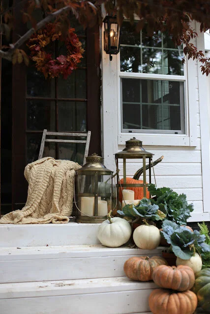 I absolutely love the natural simplicity here. It makes me almost literally ache for Fall! … excellent styling by French Country Cottage .