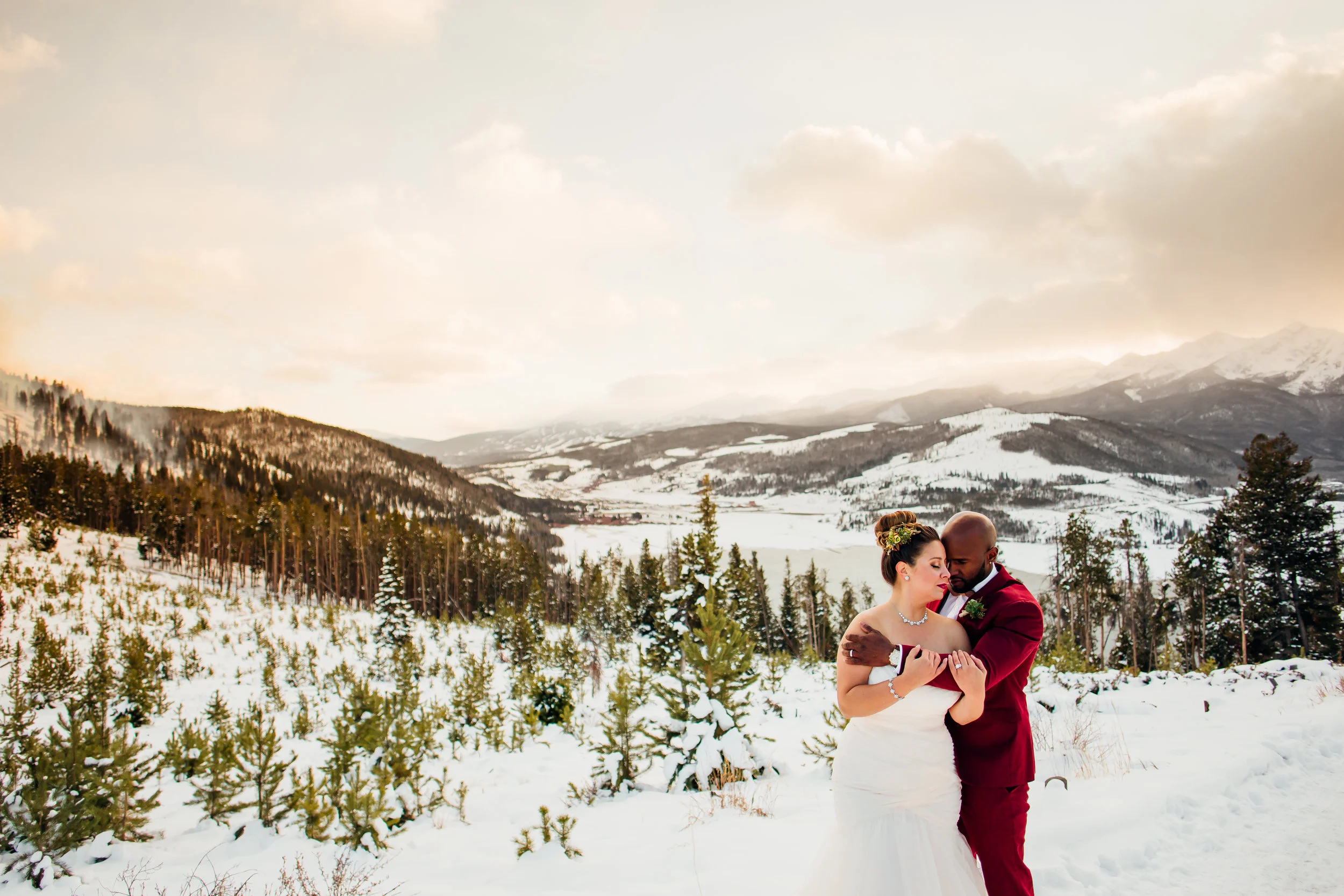 Classical and contemporary solo flute wedding ceremony music at Sapphire Point in Dillon, Colorado, photo by Mallory Munson Photography