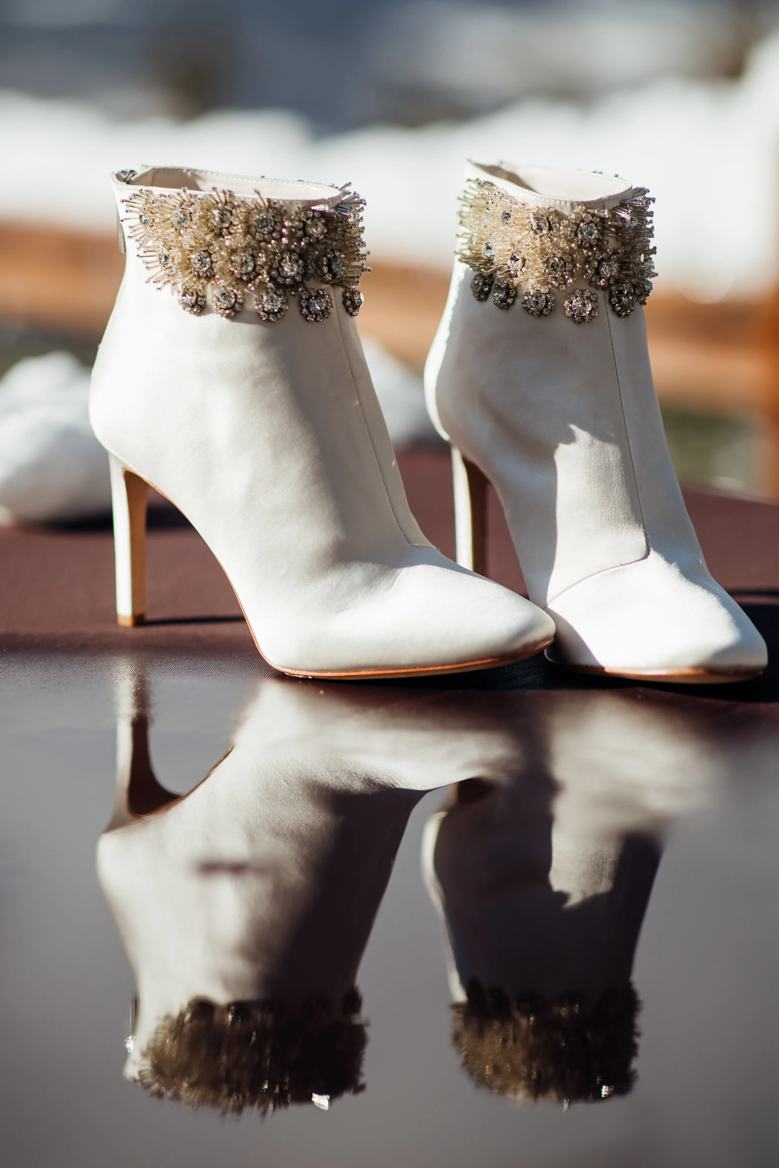 Classical and contemporary solo flute wedding ceremony music at Sapphire Point in Dillon, Colorado, photo by Mallory Munson Photography