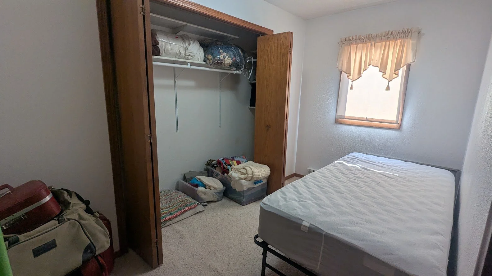 second bedroom 1.jpg