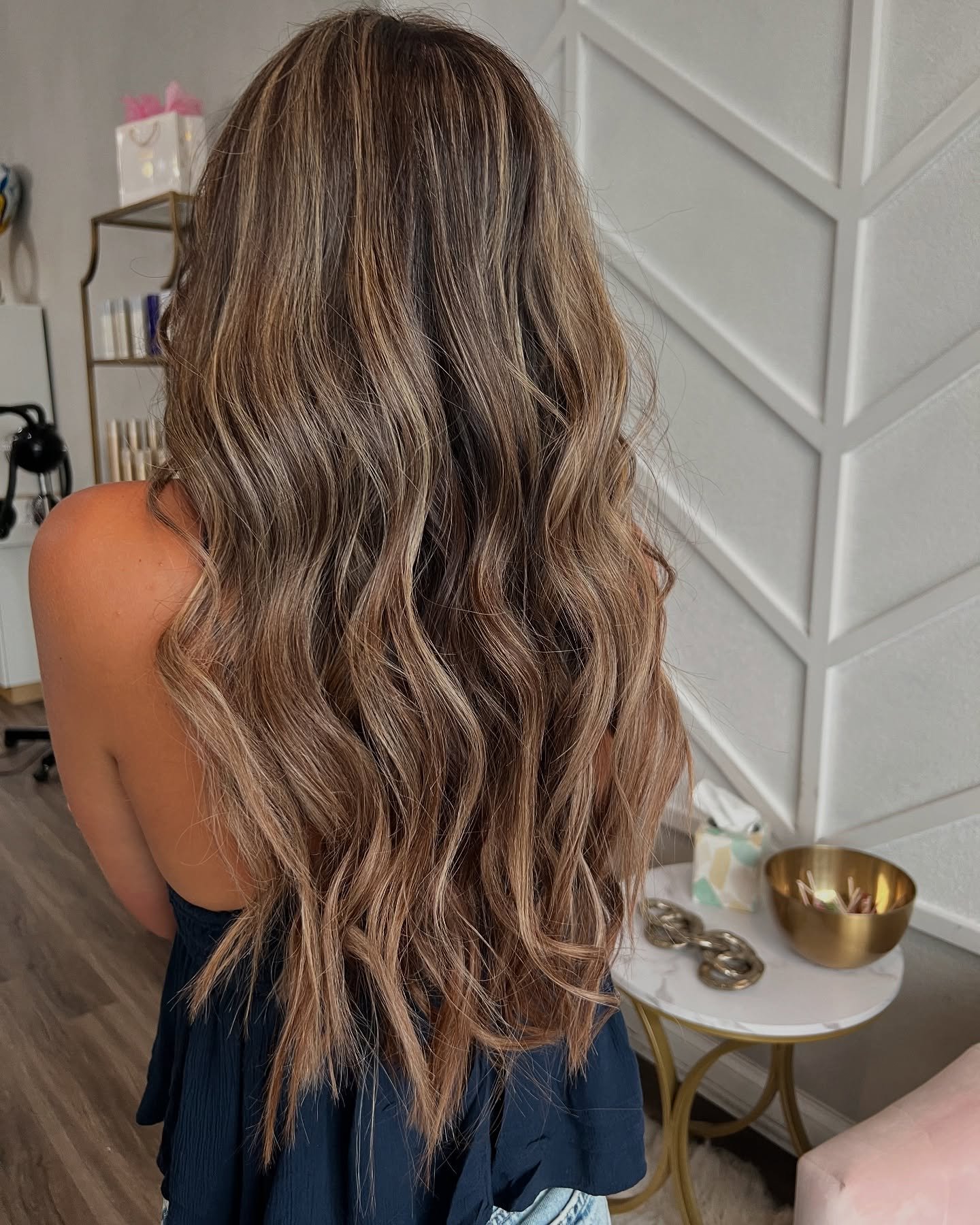 Bronde Bombshell 🖤. Stylist: @jennvbhair