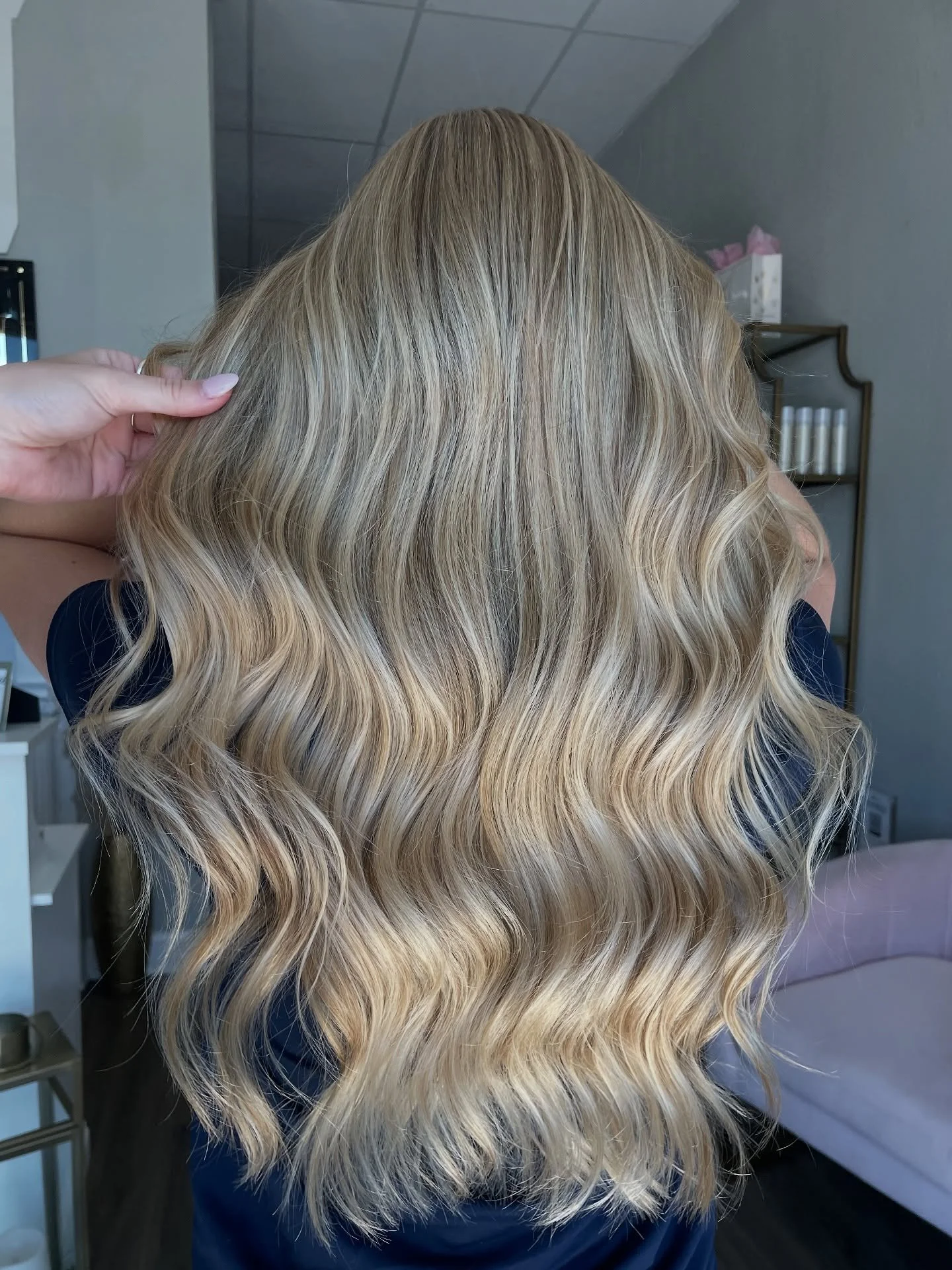 Start September off with a blonde☀️. Stylist @madswelch.hair
