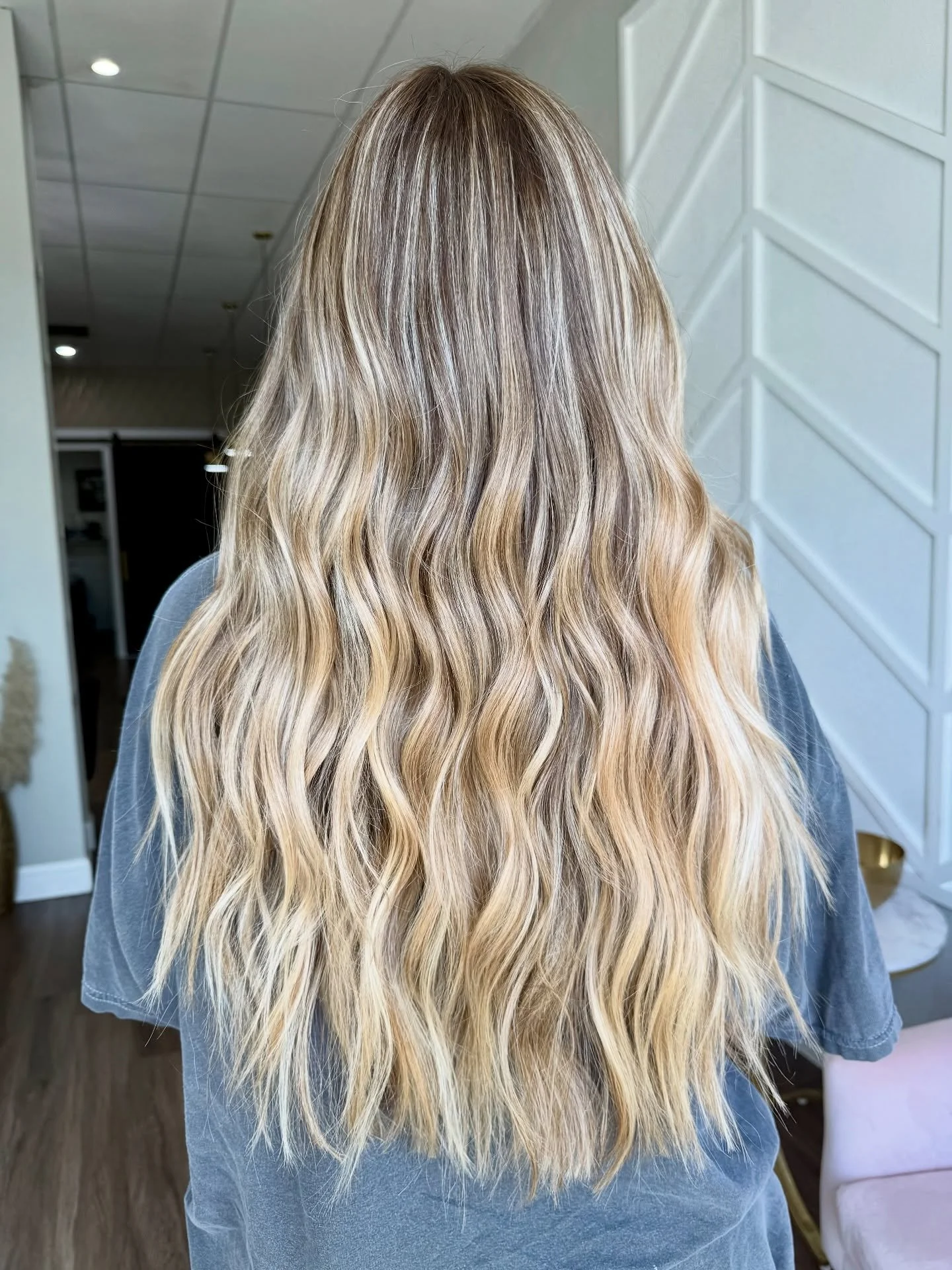 Nothing spooky about this hair👻. Stylist @breesblondes