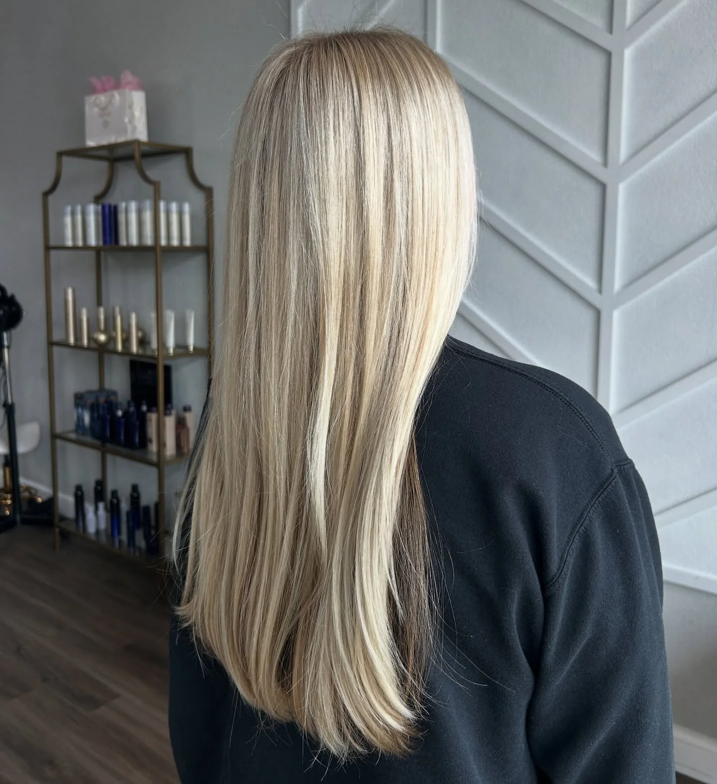 It&rsquo;s getting colder and our blondes are getting cooler ❄️ Stylist @1bellas_beauty