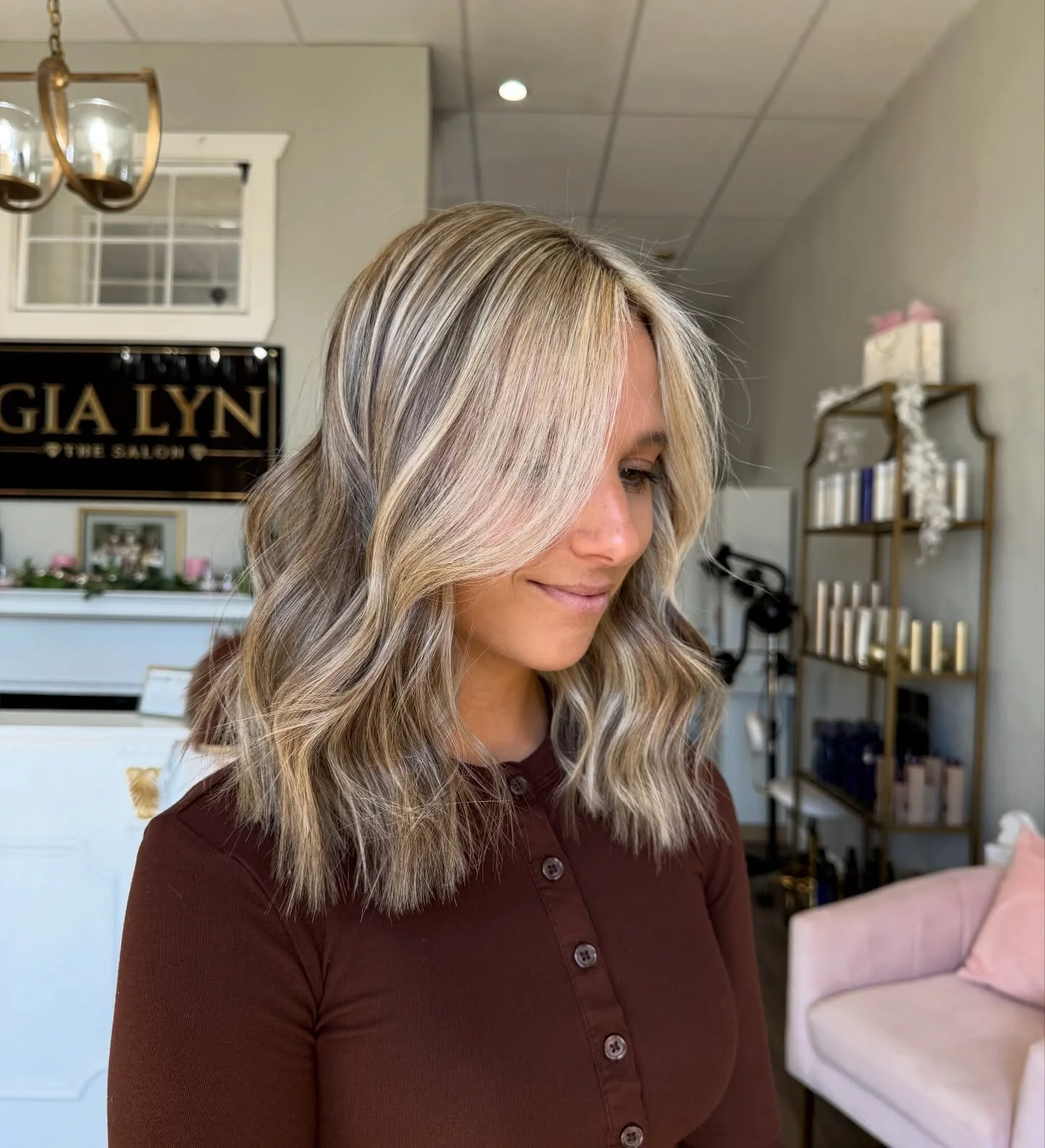 Bright highs and lows🤍🖤. Stylist @hairbylaperr