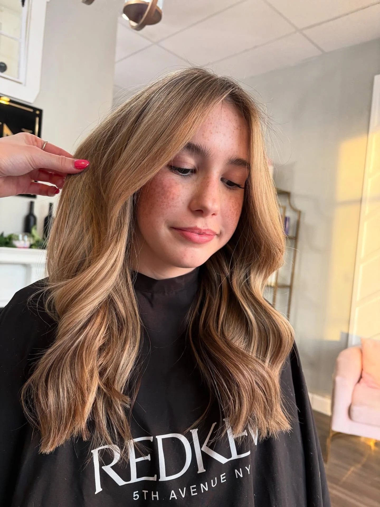 Blonde.. but make it look natural!! 😏

Stylist : @madswelch.hair