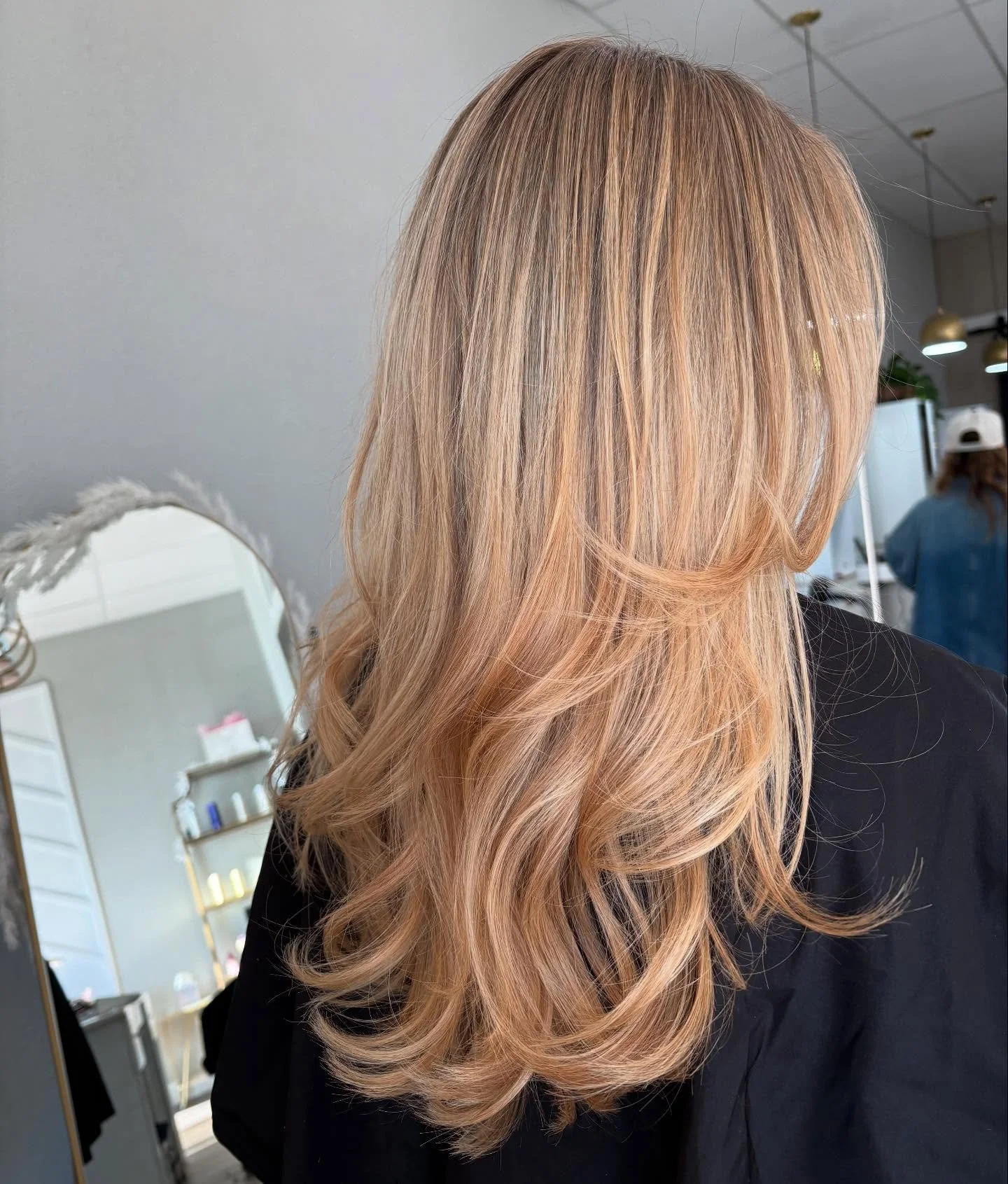 A moment for the hair 🤌🏼

Stylist @madswelch.hair