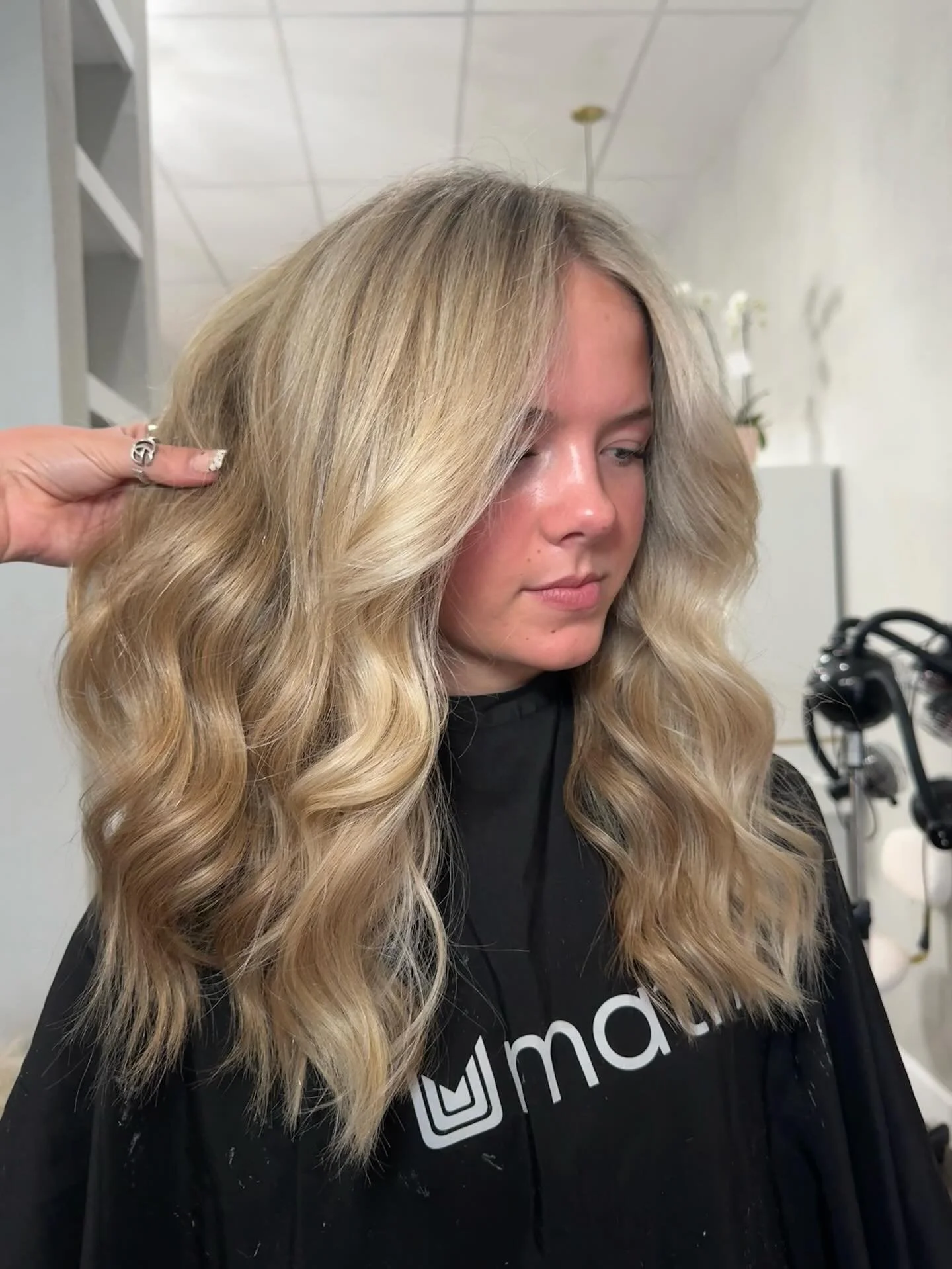 Us as soon as it hits 70 degrees ☀️

Stylist @hairbylaperr