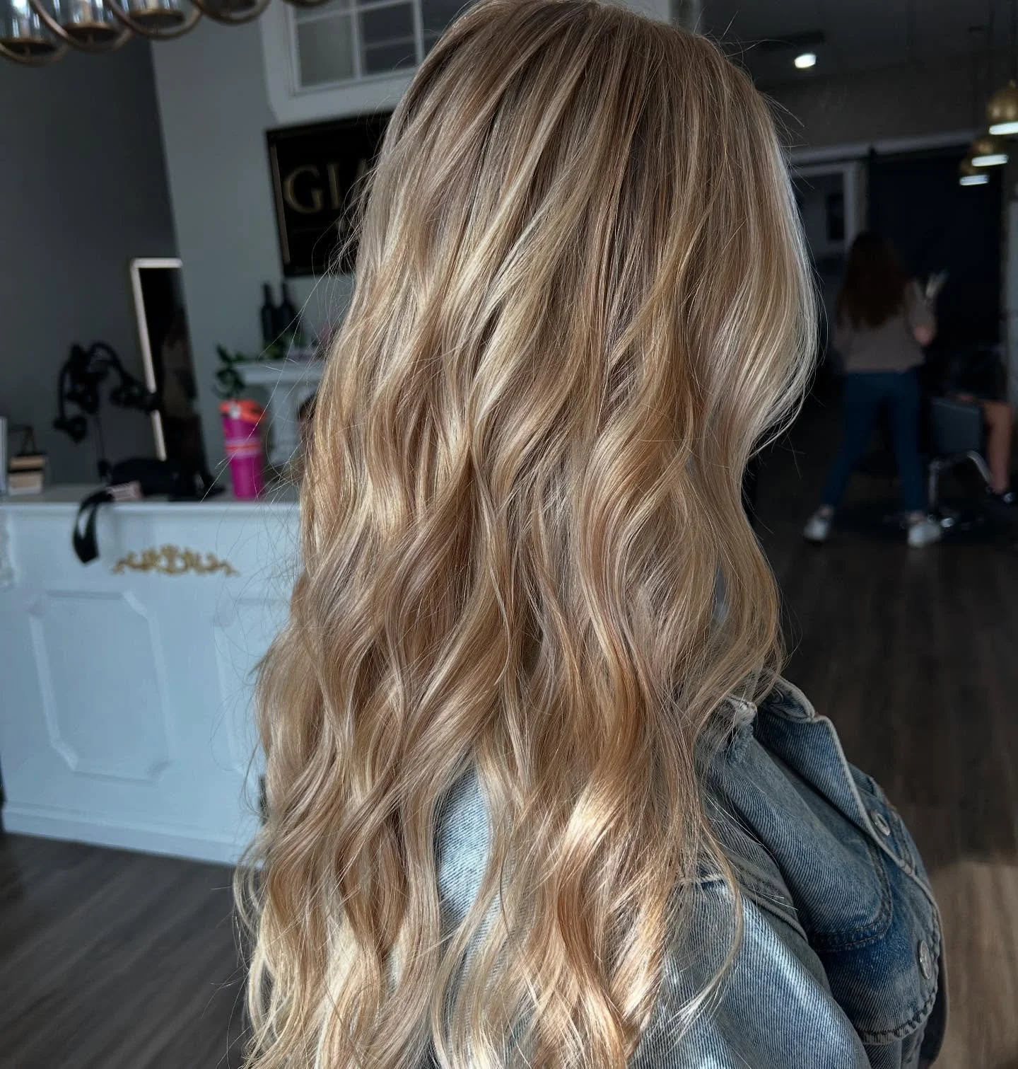 what better way to end the week 🤩
Stylist @1bellas_beauty