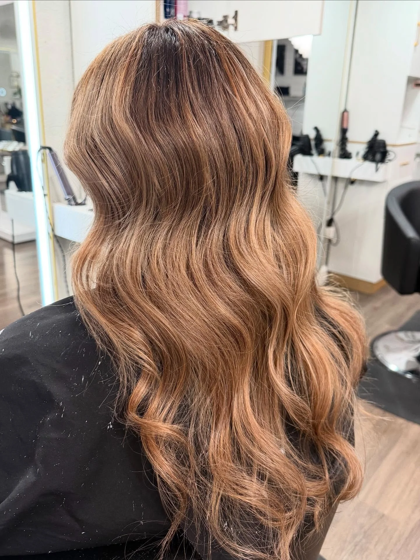 Same hair but refreshed 🤌🏼✨

Stylist @gabbyschair