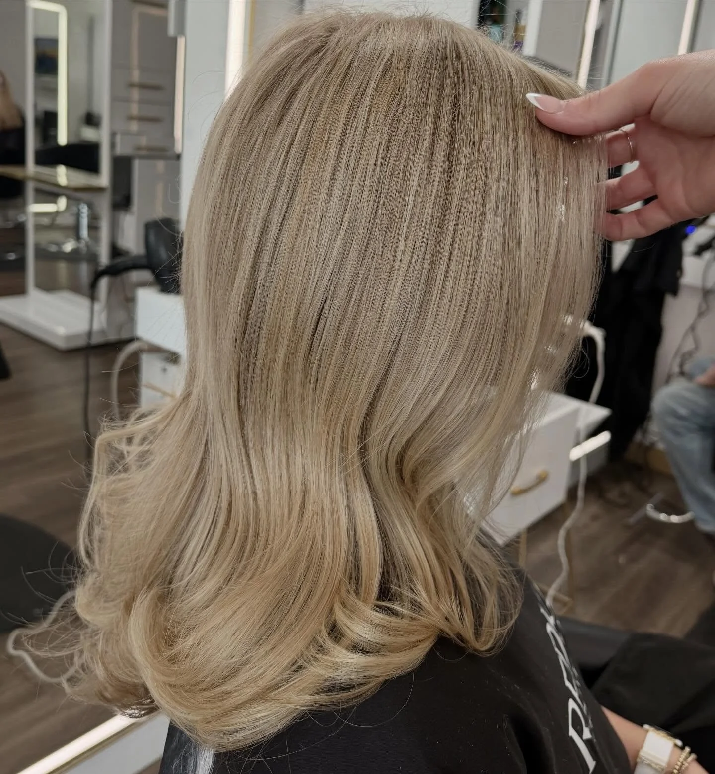Password is &ldquo;Make me blonde&rdquo; 😉
Stylist @gabbyschair