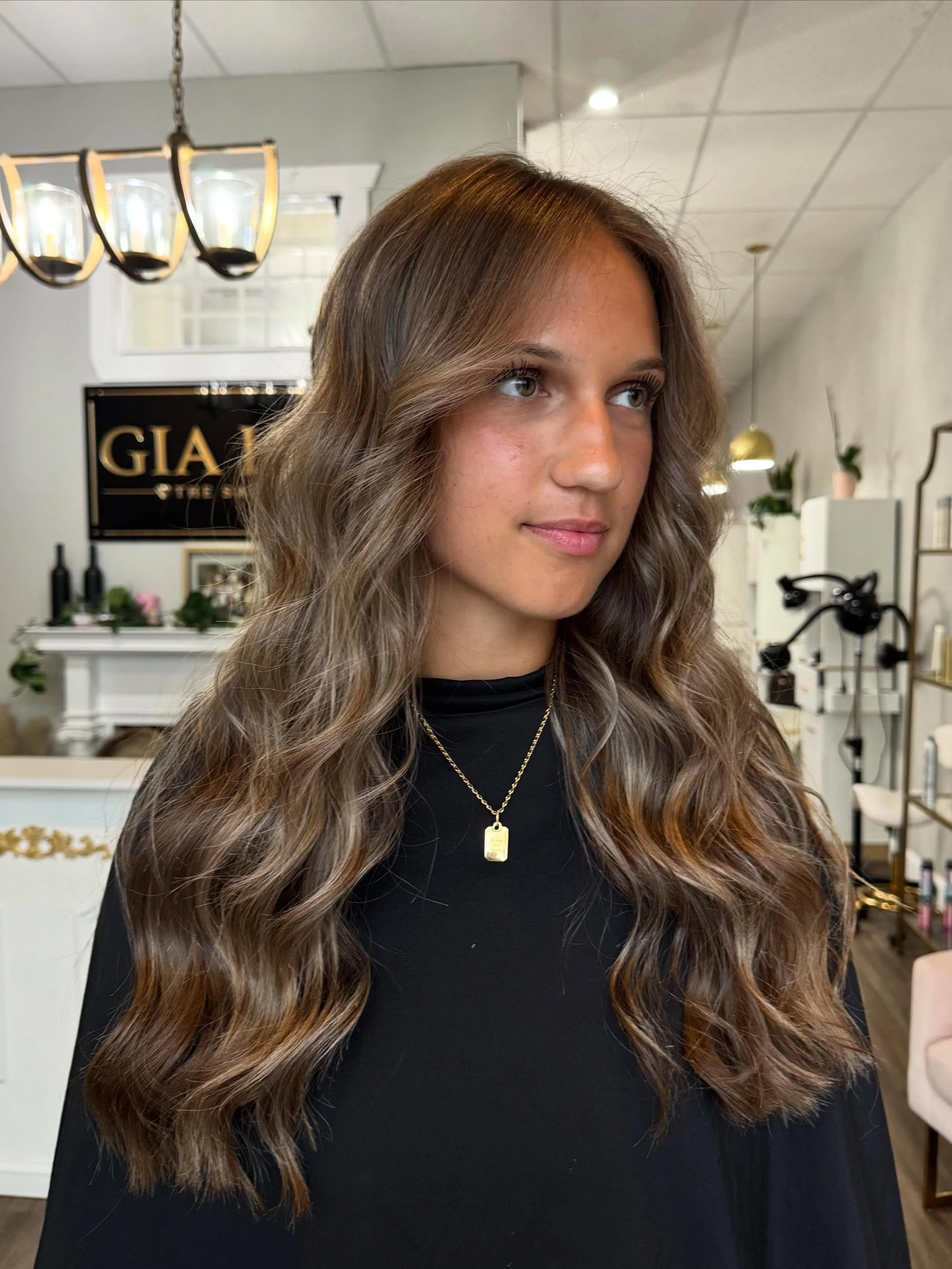 refresh refresh refresh ! 

With the sun shining brighter , it&rsquo;s time to book that touch up appointment !! Color, cut, extension or even just blown out, call the salon or DM us to make it happen🩷

Stylist @hairbylaperr