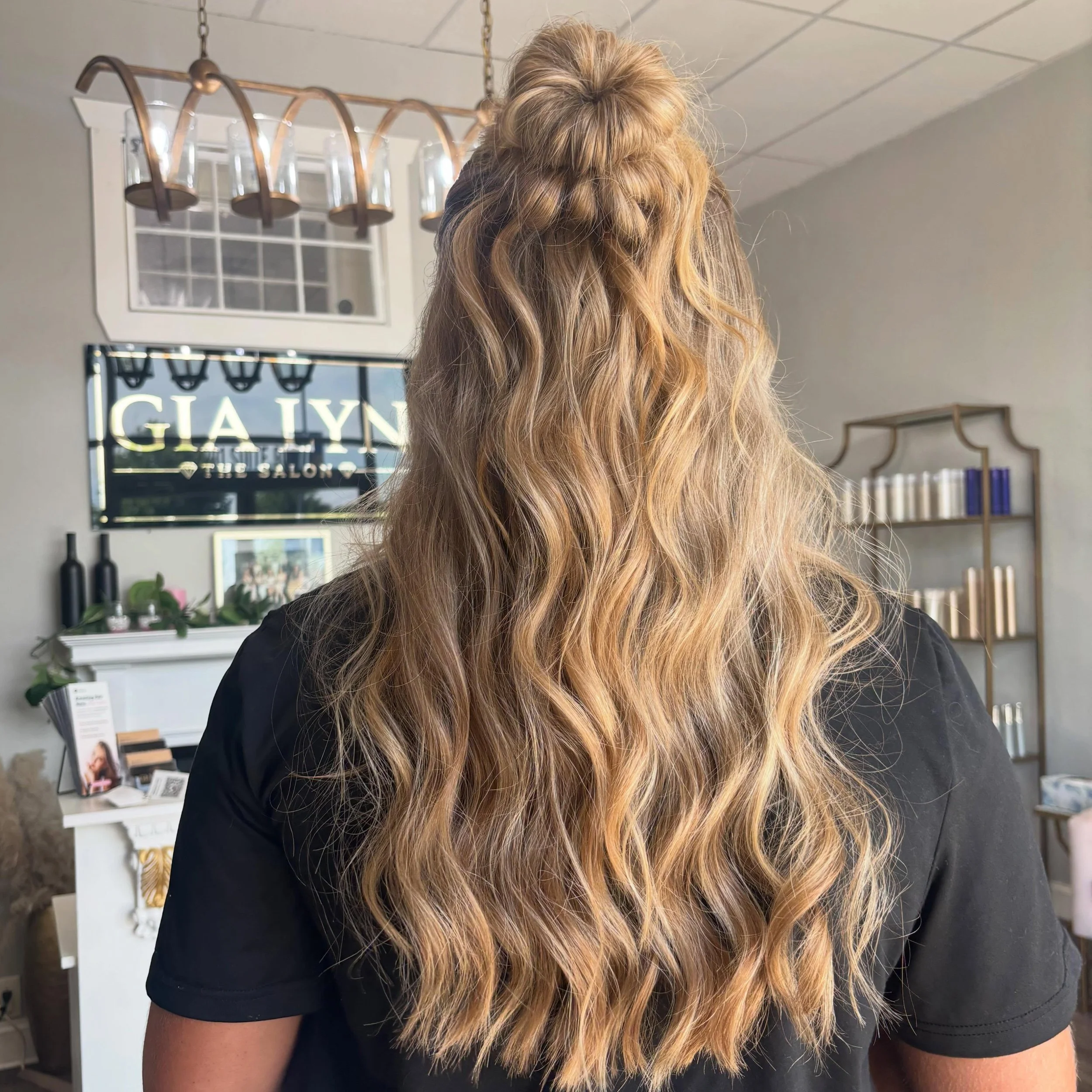 Prom season is in full swing!! Save yourself the stress and book your event hair with us! Any occasion, any style 🥳💕