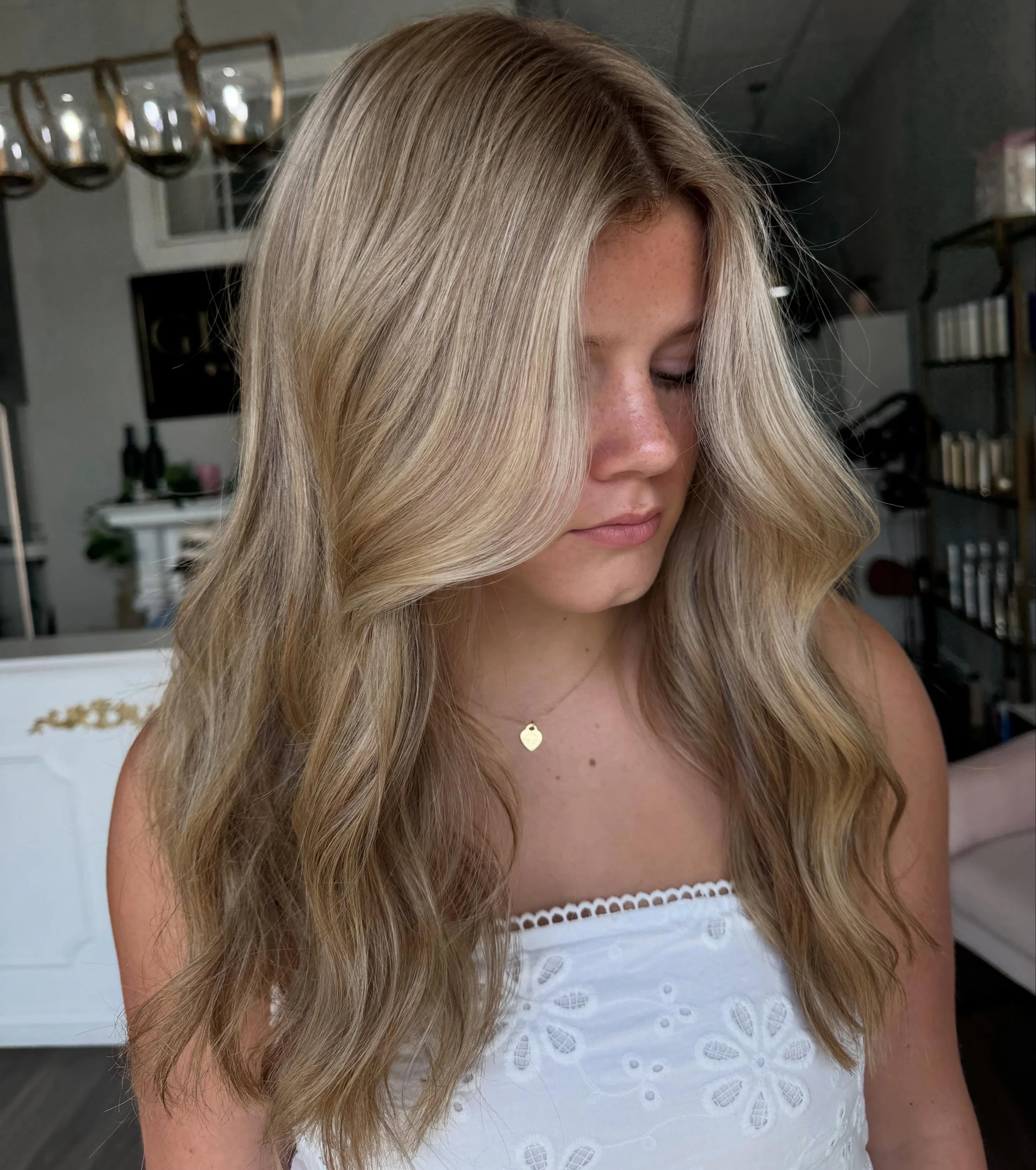 The perfect blonde for fall season 🍂🪞

Stylist @hairbylaperr