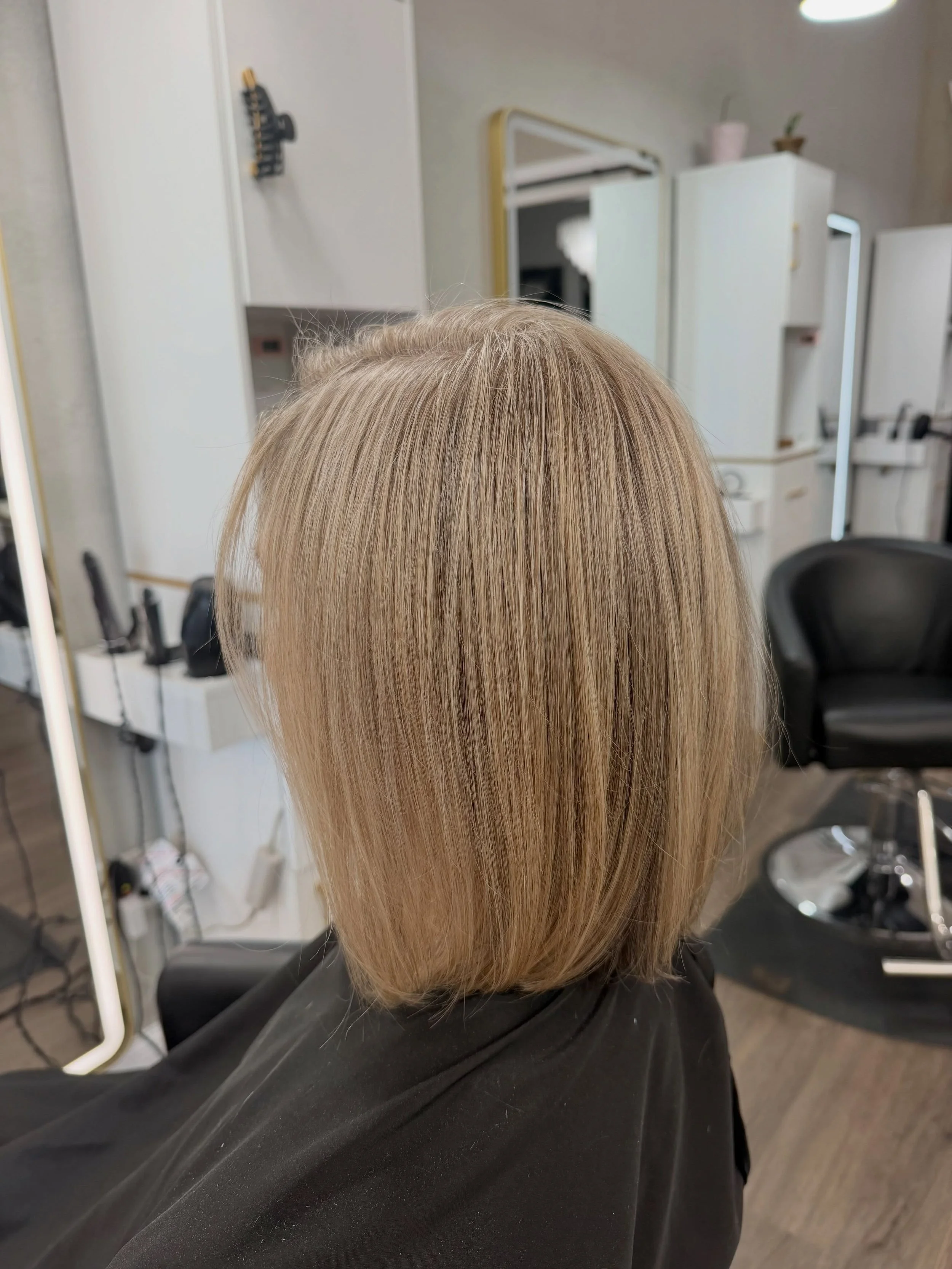 It&rsquo;s all in the blend 🤍 Brightening things up while keeping that soft, natural-looking dimension.

Stylist: @gabbyschair