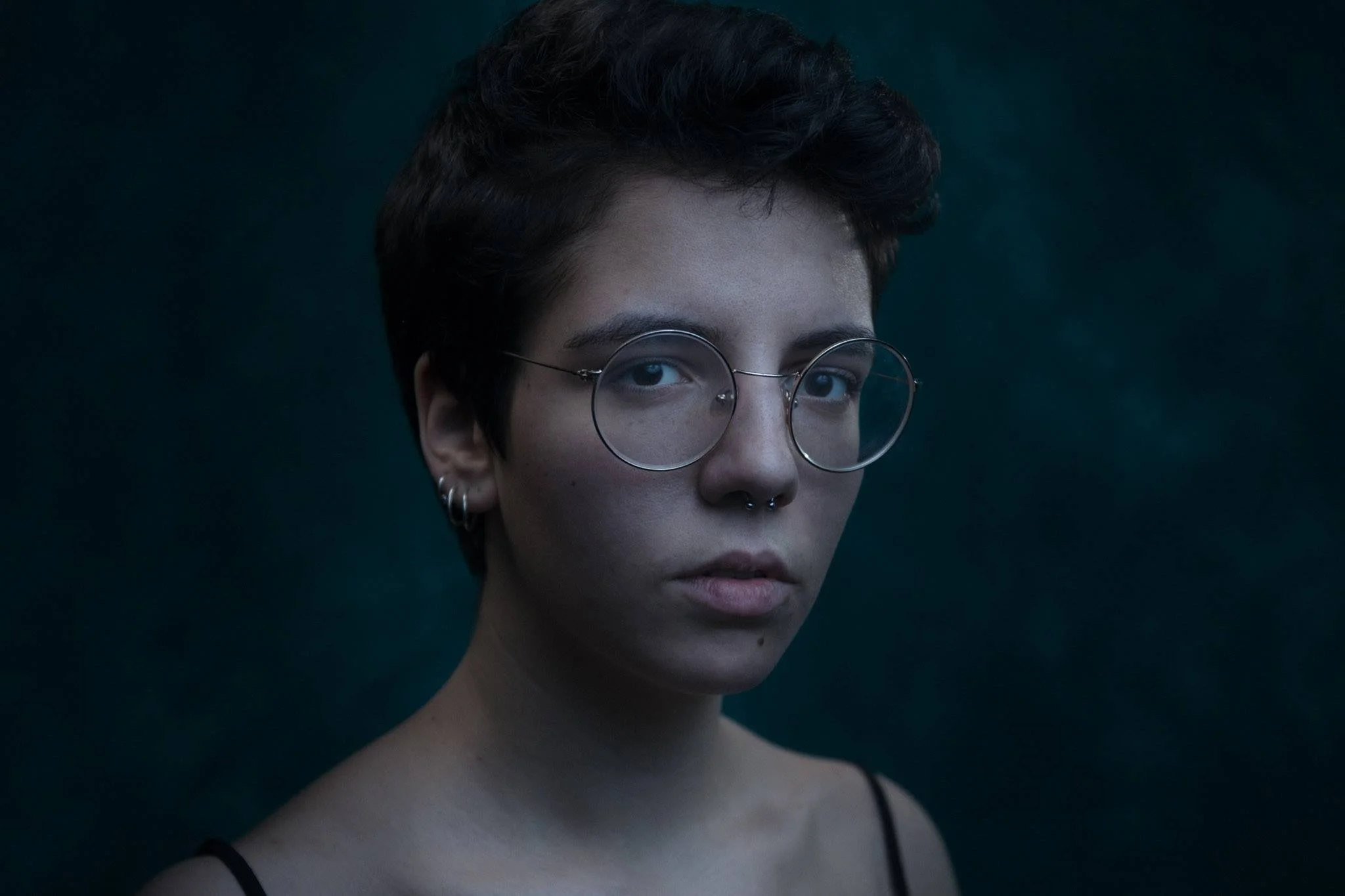 Joana Feijó: She is a performer and builder from Portugal, currently living in the UK. Her work focus mostly on puppetry, often drawing inspiration from mythology, folk tales and old stories as a means of relation to the un-cultural essence we all share. Mixing them and relating them to stories of our modern world. Their work has been seen internationally through several venues in Portugal, Italy, Romania and the USA. Nationally, they have been seen at SOAS University, Clifftown Theatre, Alphabetti theatre, the Actor’s Church, Moving Parts puppetry festival, amongst others. They have also worked freelance for other companies, like bread and puppet, 4m puppet, Theatre Space NE and be.wilder theatre.