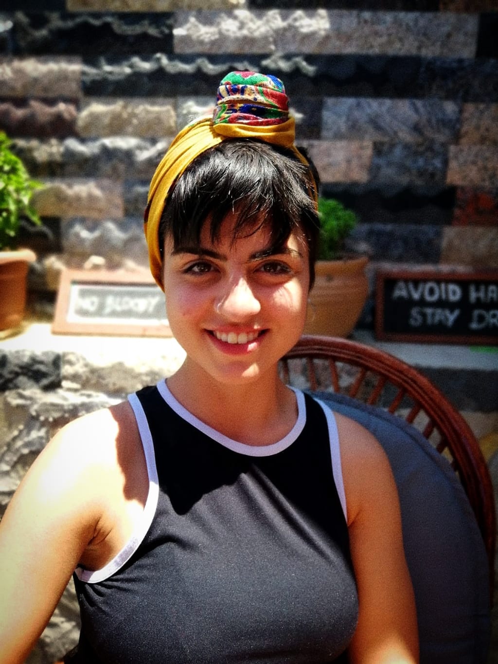 Bengü Kovar Istanbul-based contemporary dancer, choreographer and psychologist, She graduated from Department of Performing Arts, Istanbul Bilgi University in 2018. In 2019, she also graduated from the Department of Psychology, where she majored in double major. She is interested in improvisation techniques for understanding the human nature using nonverbal communication; body. Although she also studied in the field of acting she prefers using her body for dancing. She believes that body tells everything beyond the words. So she is interested contact improvisation to connect inner landscape. She collaborate her psychology background with her artistic background to stabilize and expand of her own artistic floor. She has attended many workshops in Vienna Impulstanz Festival in 2016, a few workshops in Tanzfabrik, Berlin in 2016 to expand her movement techniques. She is currently a performer in ‘’Espas Project’’ which is working to experience all forms of creative practice; It is a team that combines contemporary, interdisciplinary and collective consciousness with the integrative effect. She was the performer of their first performance ‘’KÖRLER’’.