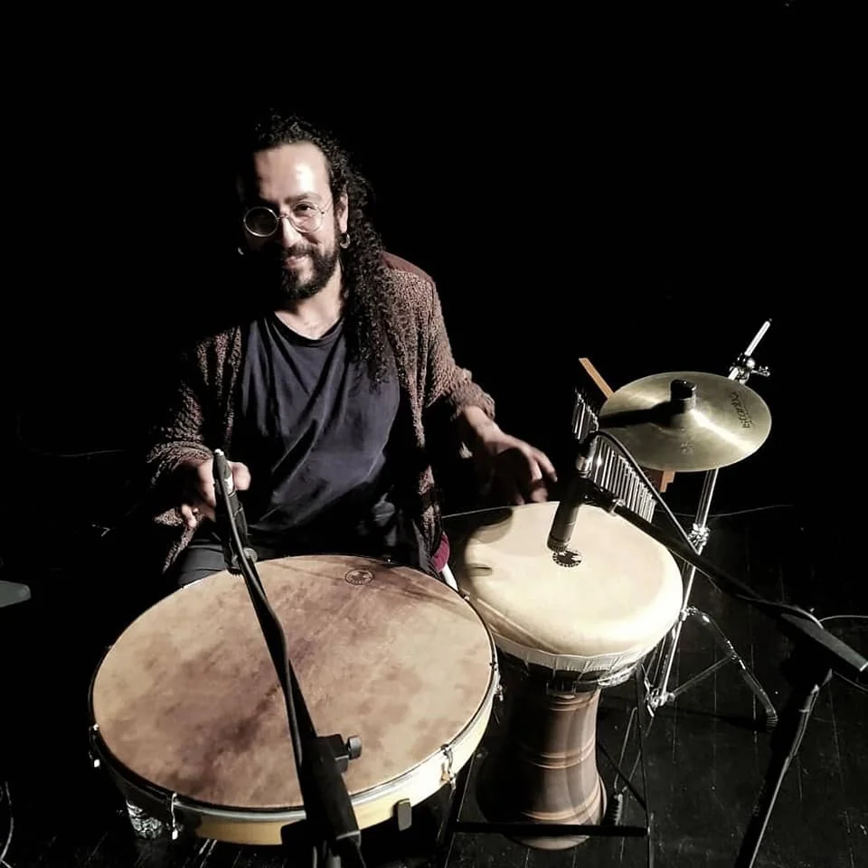 Welat Danish He is born in 1977 in Mardin, a master percussion player and has started performing at the age of 13 in Mardin. He is a graduate of Mersin University Fine Arts Faculty, with a degree in Fashion Design. He continues his music career performing in his band “Göç” which has been active for the last 15 years. He is performing and teaching Daf (Arbane) in his small workshop named “Artölye” located in the old town of Mardin.