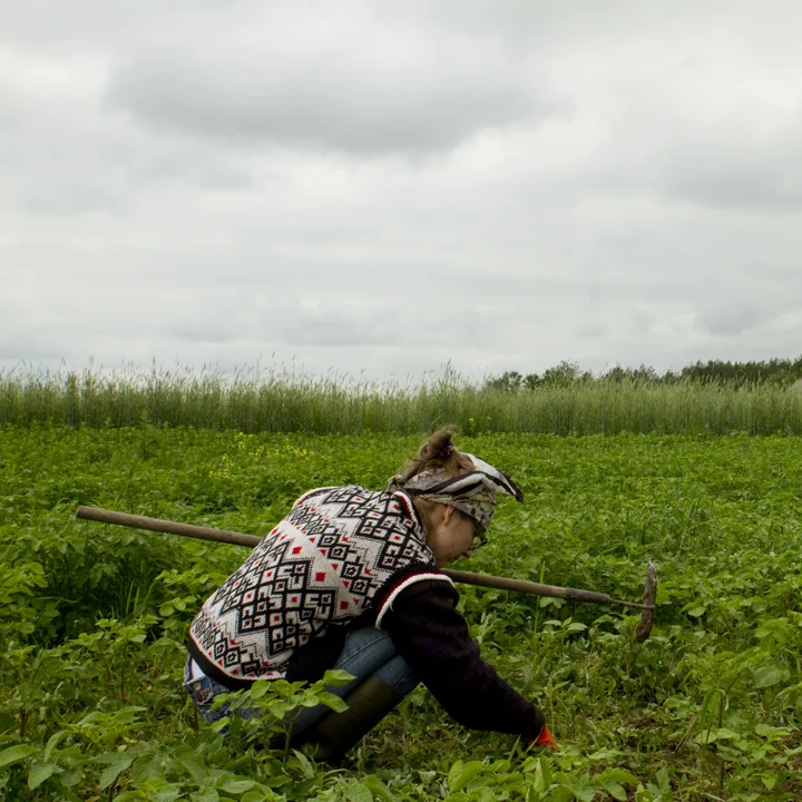 anya_in_the_field_square.jpg