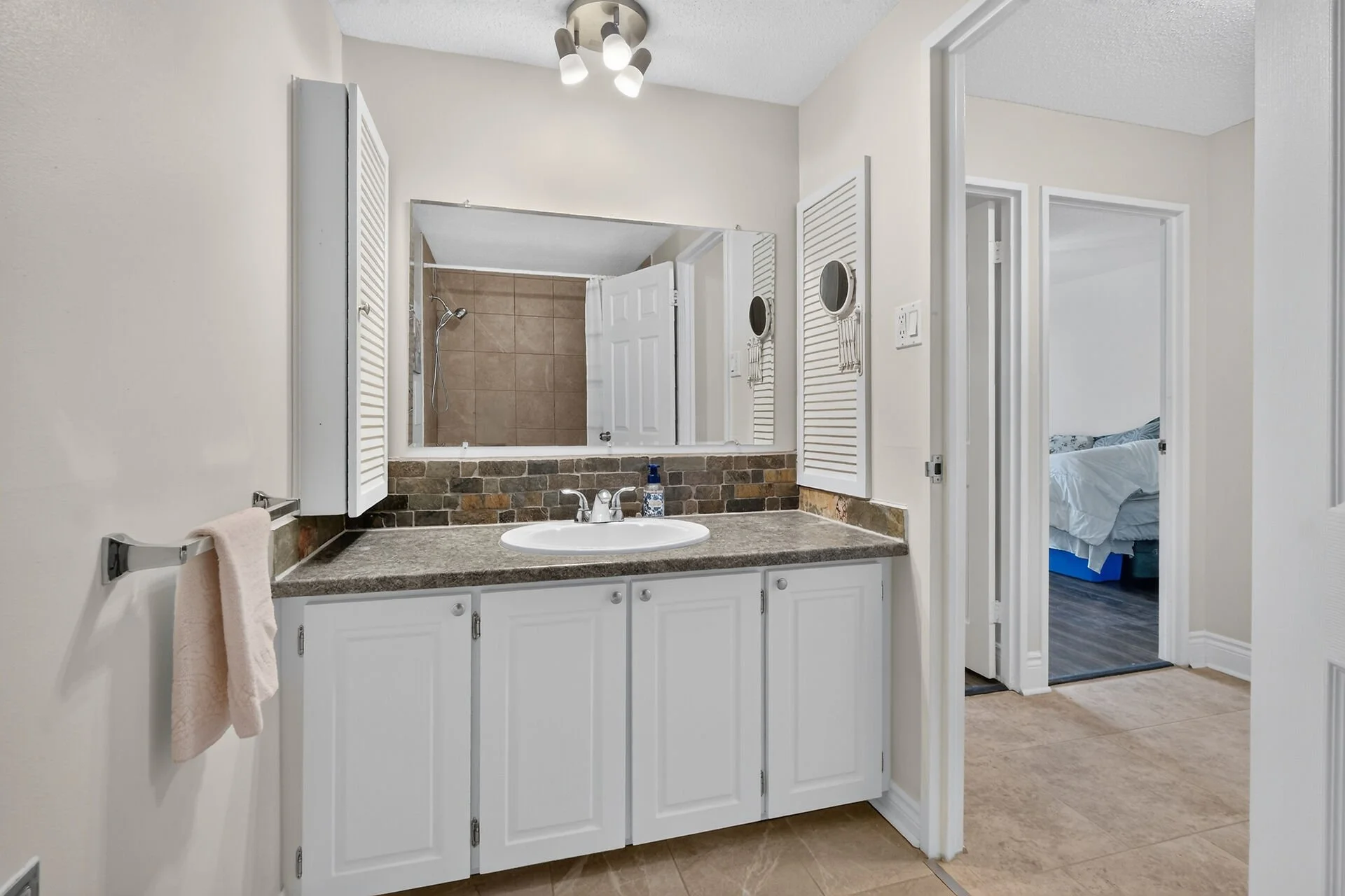virtual-tour-366291-43.jpg