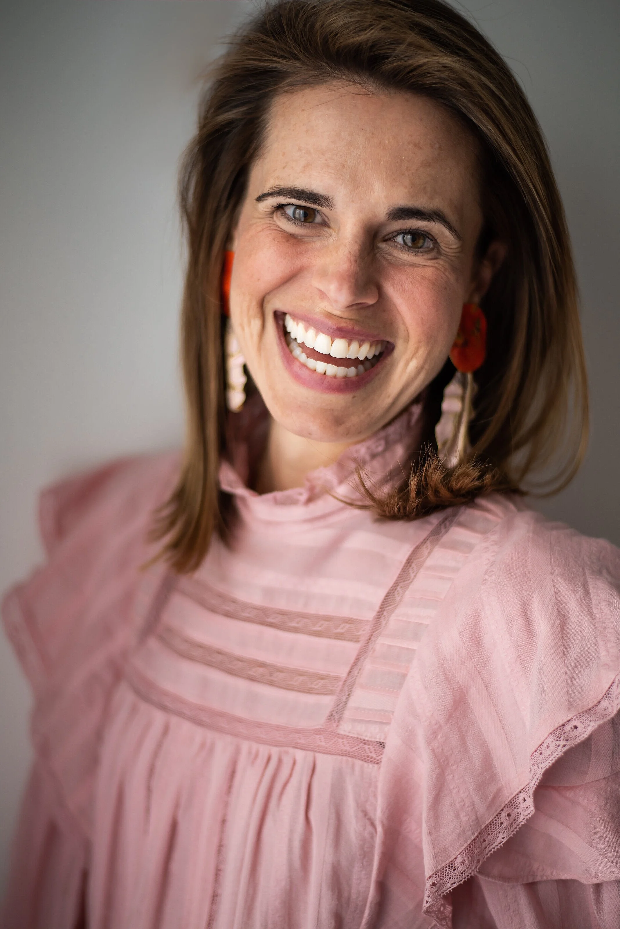  Lifestyle photographer, Amanda Anderson, photographed local Charlotte based entrepreneur, Neely Purcell, for her custom belt line.  