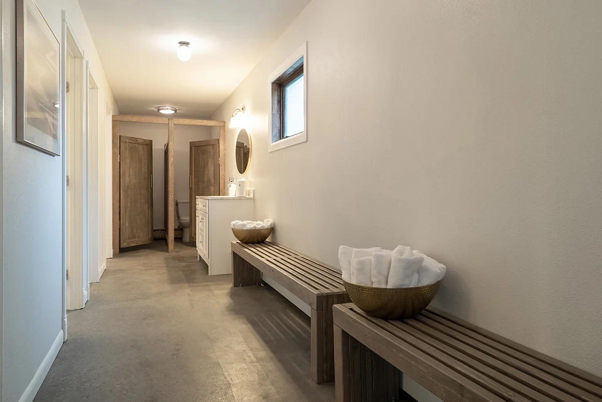 meier-lake-shower-house.jpg