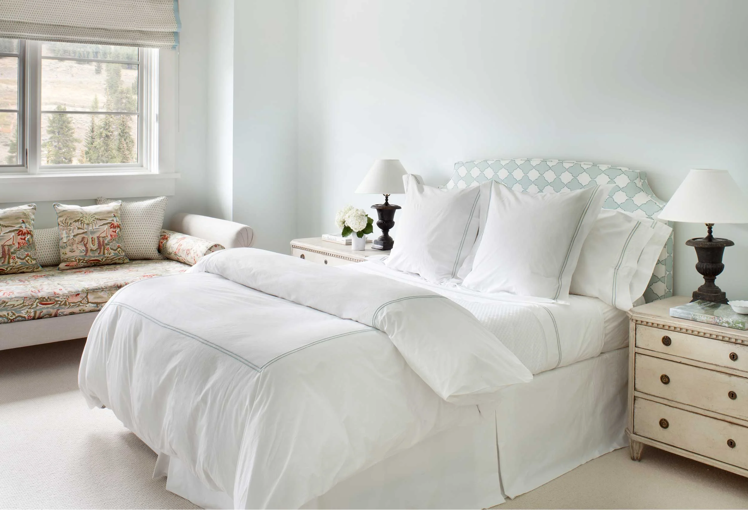 12_BigSkyBedroom3_ElizabethCooperInteriors.jpg