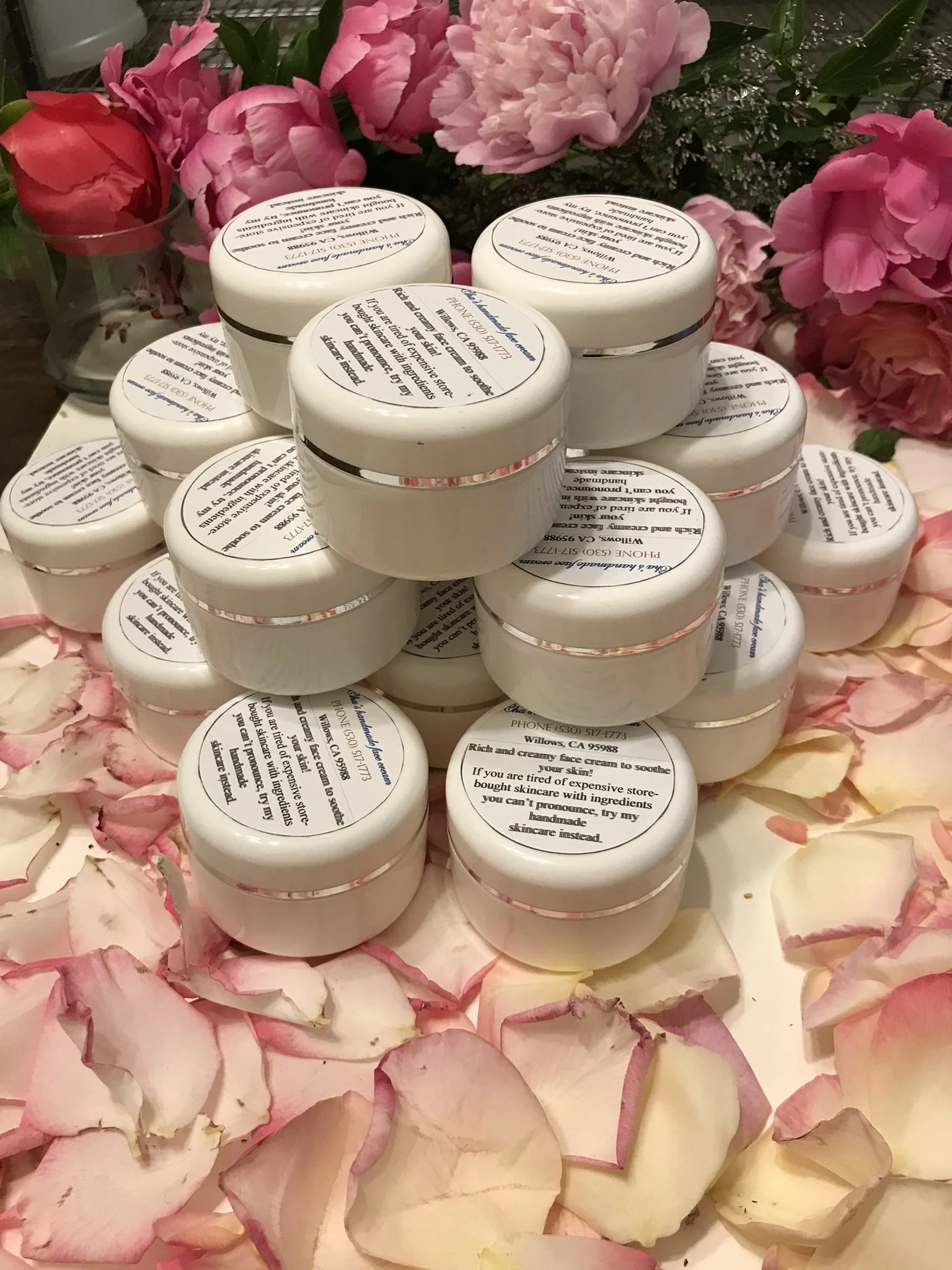 Natural Face Cream, must order more than 2 items otherwise order will be cancelled