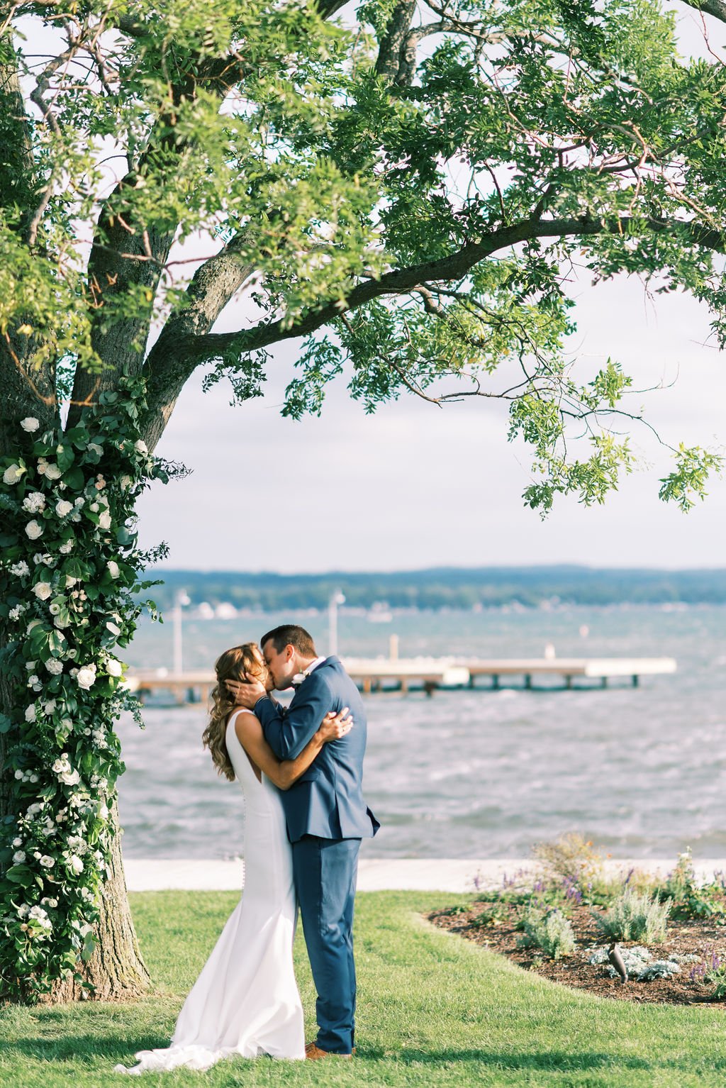 Alexandra-Elise-Photography-Ali-Reed-Film-Wedding-Photographer-The-Lake-House-on-Canandaigua-New-York-280.jpg