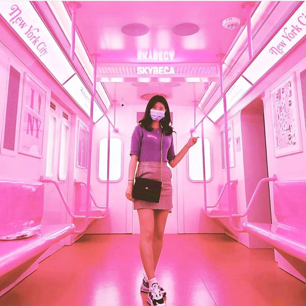 Q: Do I have to wear a mask when taking photos when I&rsquo;m visiting MOIC? 

A. Yes! We ask that you keep your mask at all times, even for photos.

📸@jinmyung.im