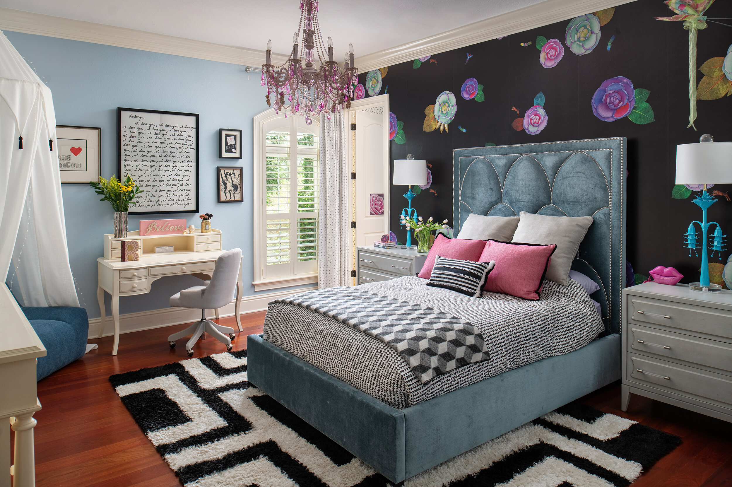 Retro bold bedroom with wallpaper and chandelier