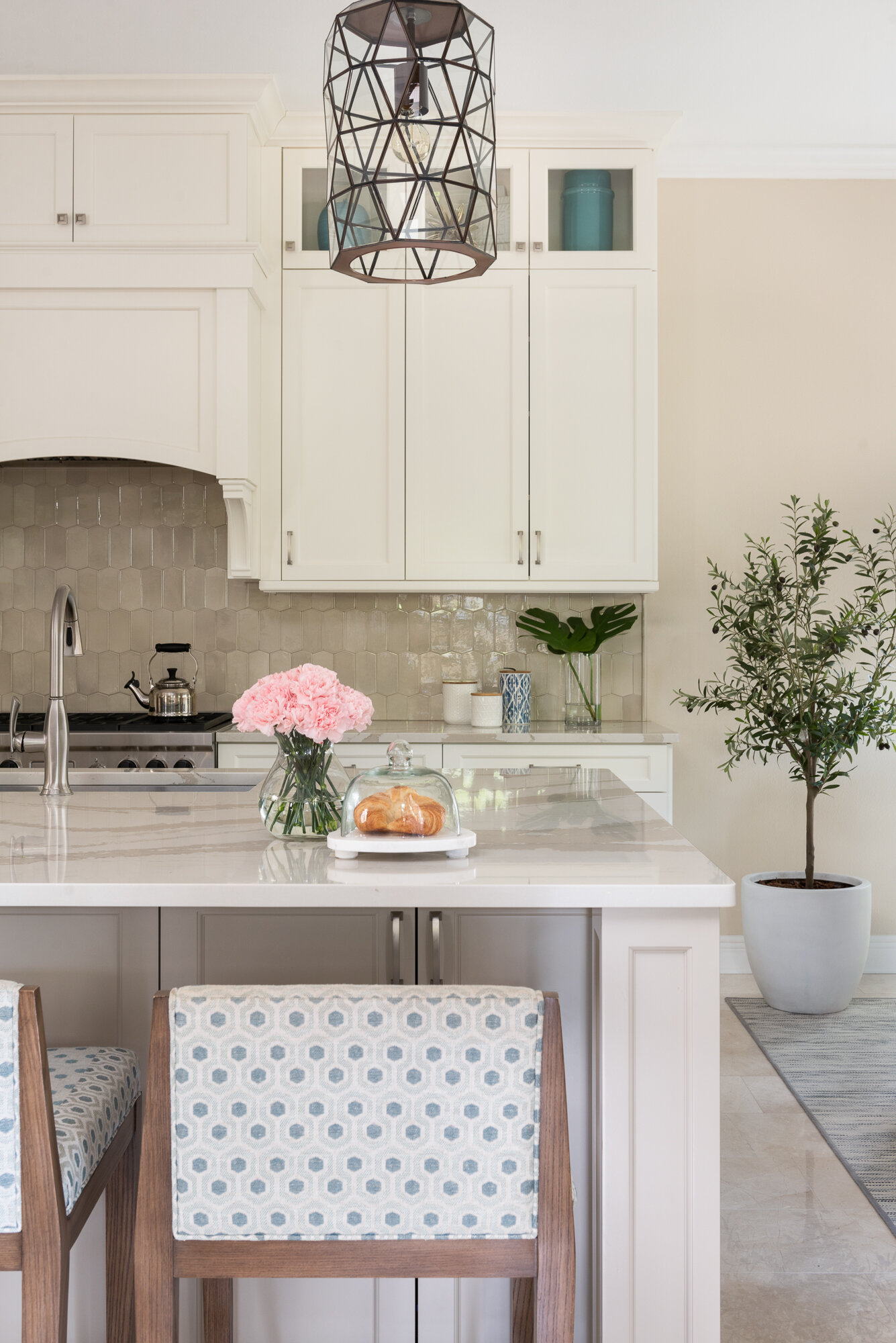 kitchen high top counter stools with white cabinets 