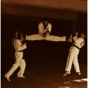 Splitz_Kick2.jpg