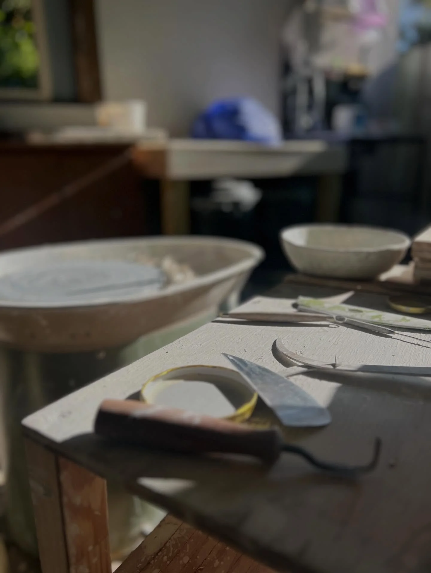 It&rsquo;s currently 35C and absolutely stinkin&rsquo; hot in my outdoor studio. The afternoon sun beats down on the aluminium roof which I&rsquo;m sure I&rsquo;ll be incredibly grateful for come winter &hellip;. but not right at this minute.

Sneaki