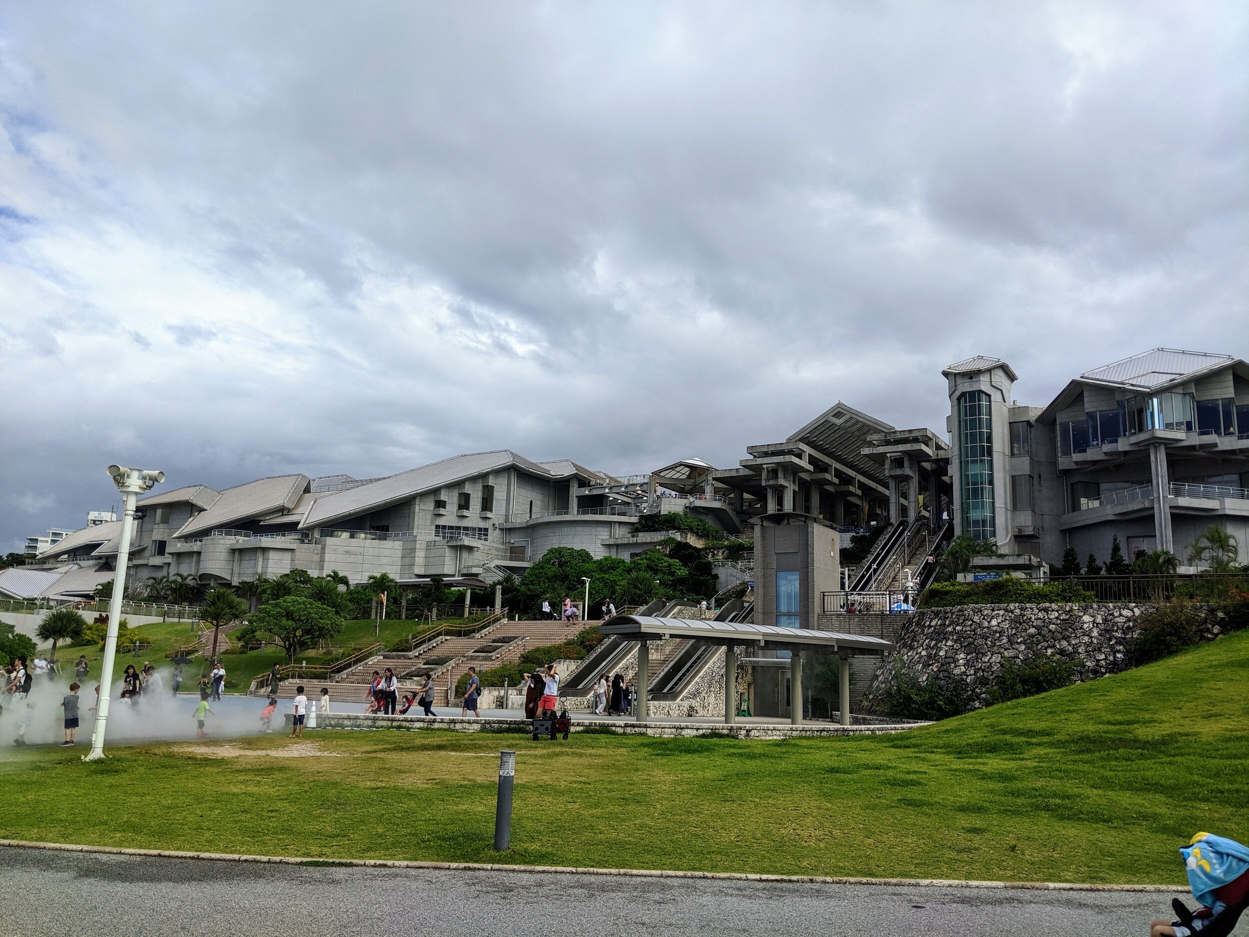 aquariumbackside.jpg