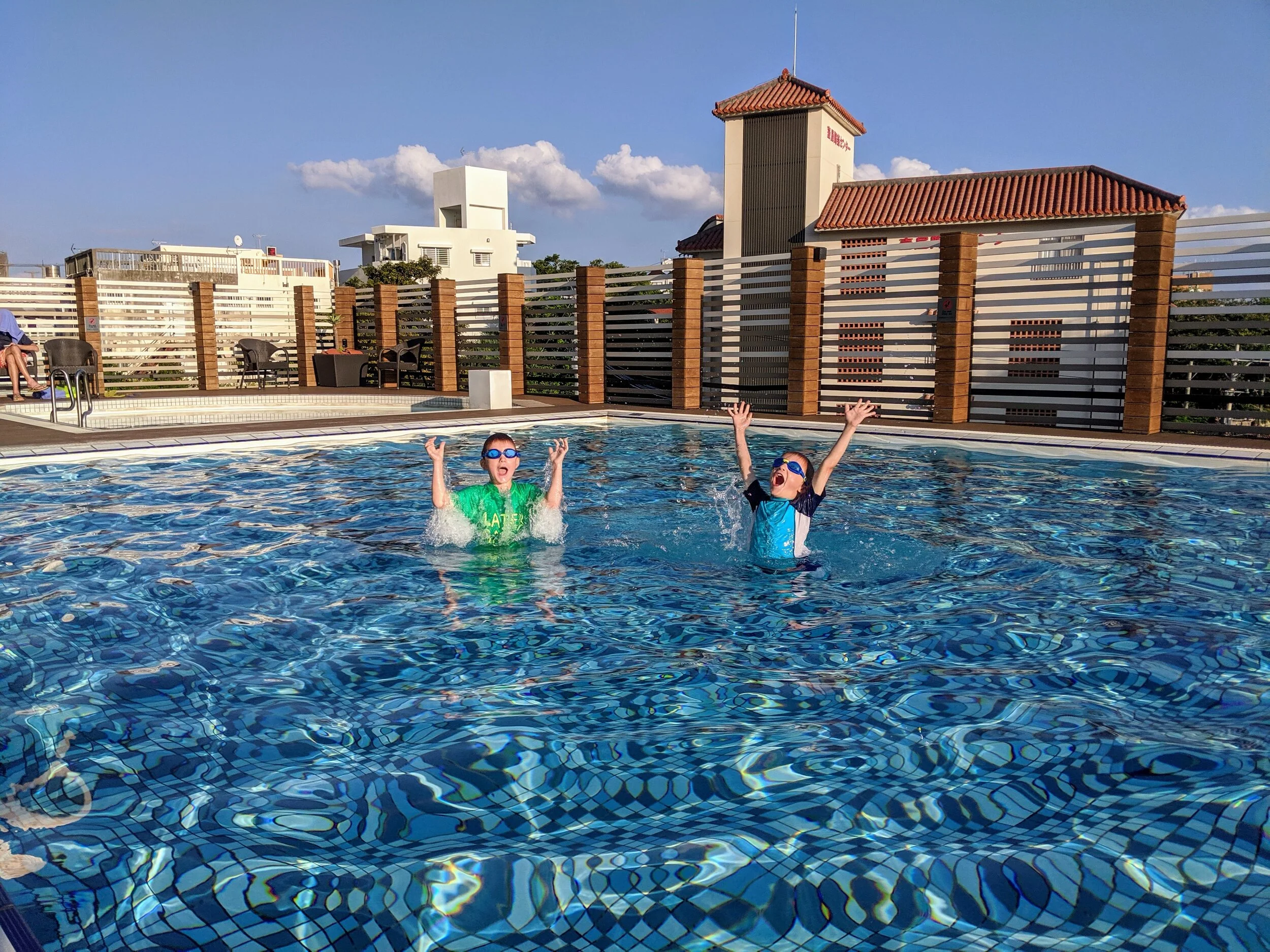 kidsinpool.jpg