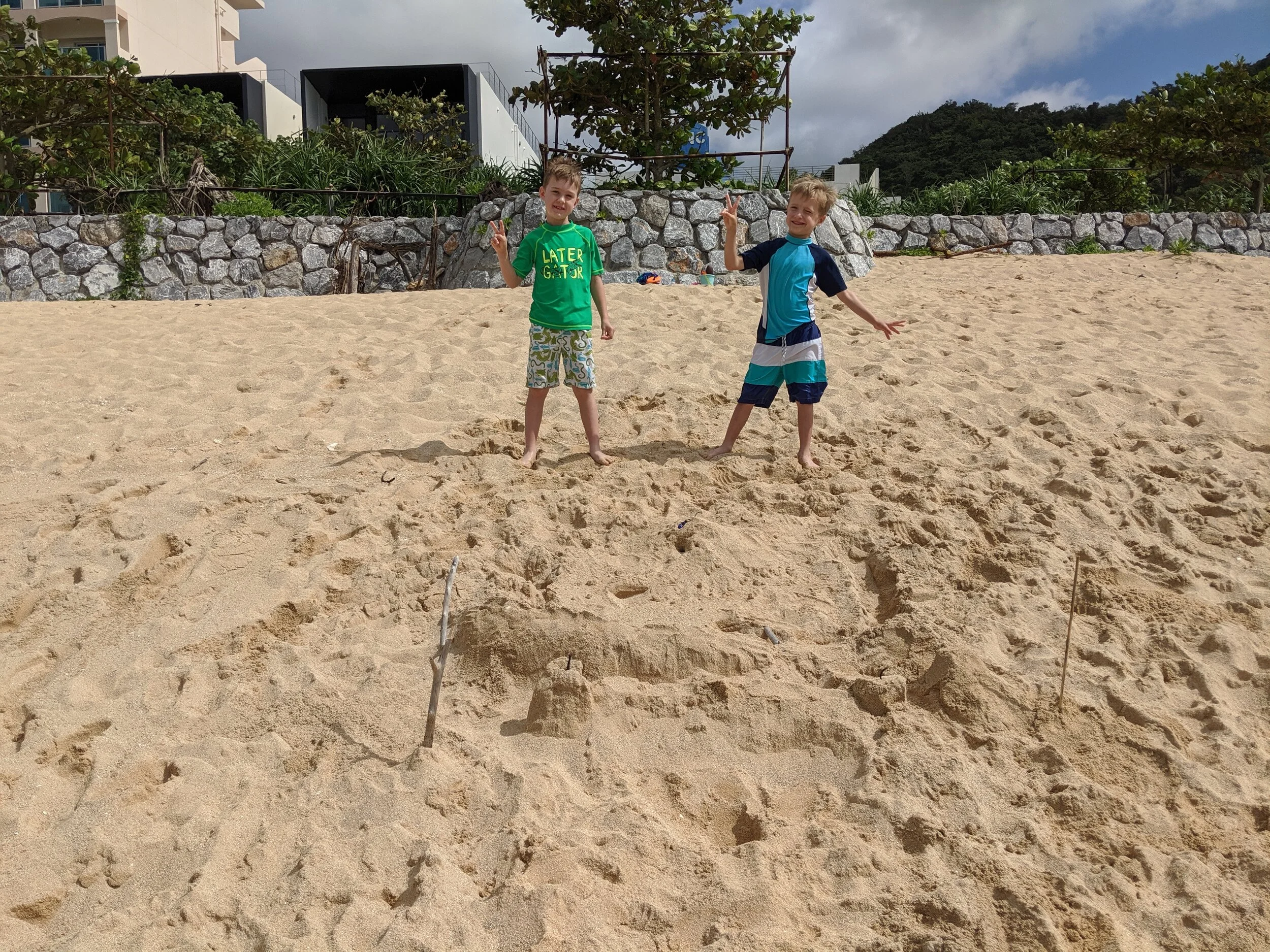 kidsonbeach.jpg