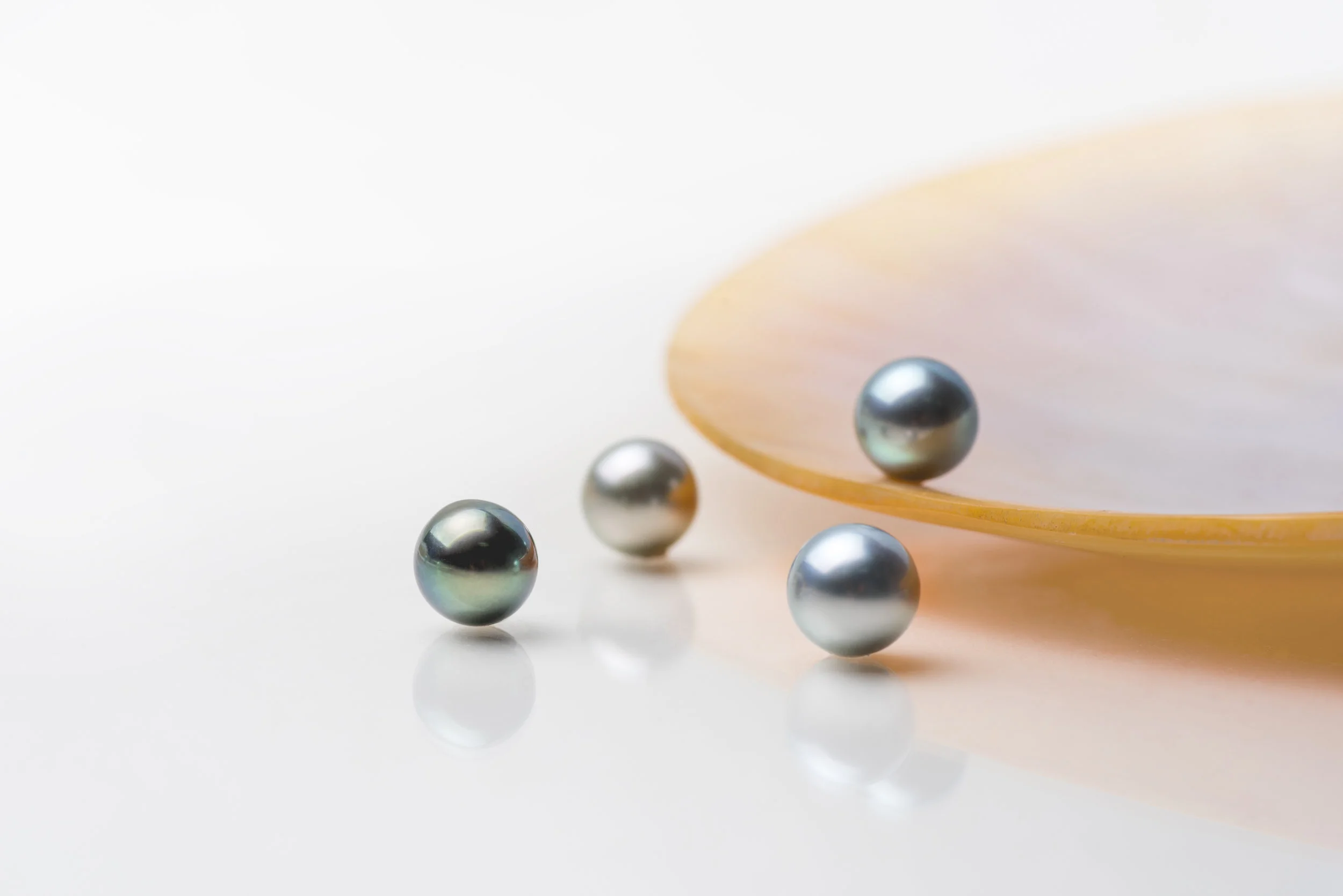 Choo Yilin Pearl Bar: South Sea Pearls