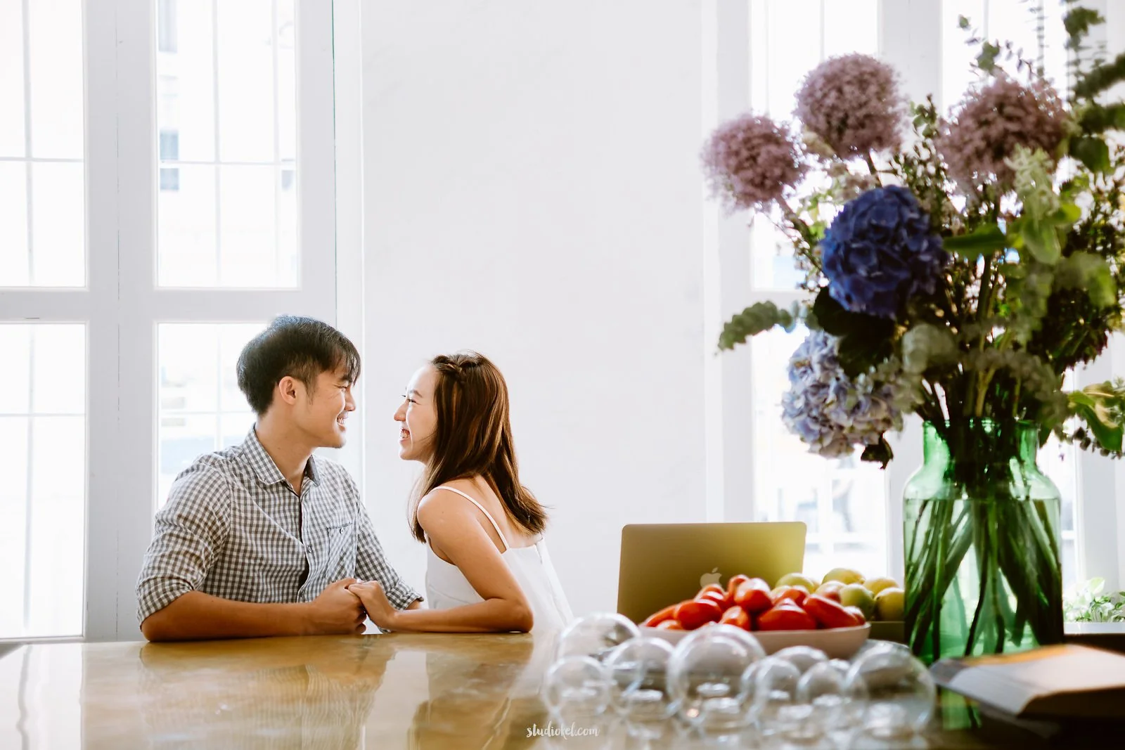  These beautiful pictures of #mrandmrsbabschen were artfully captured by Studiokel .