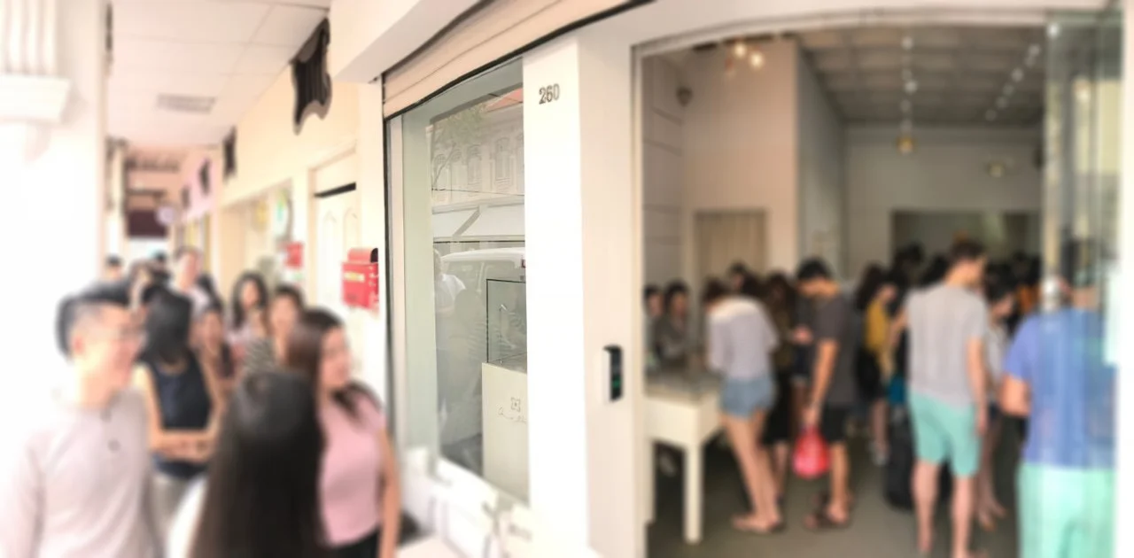 People queuing at the Choo Yilin Seconds and Sample Sale event 2018.