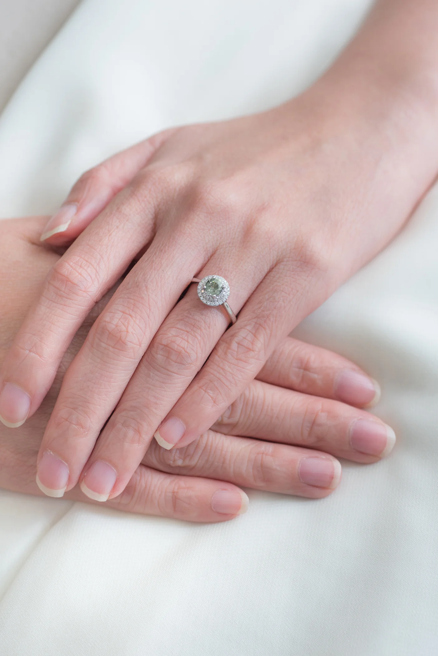 180919_Engagement-Ring_Sapphire_Lifestyle-1174.jpg