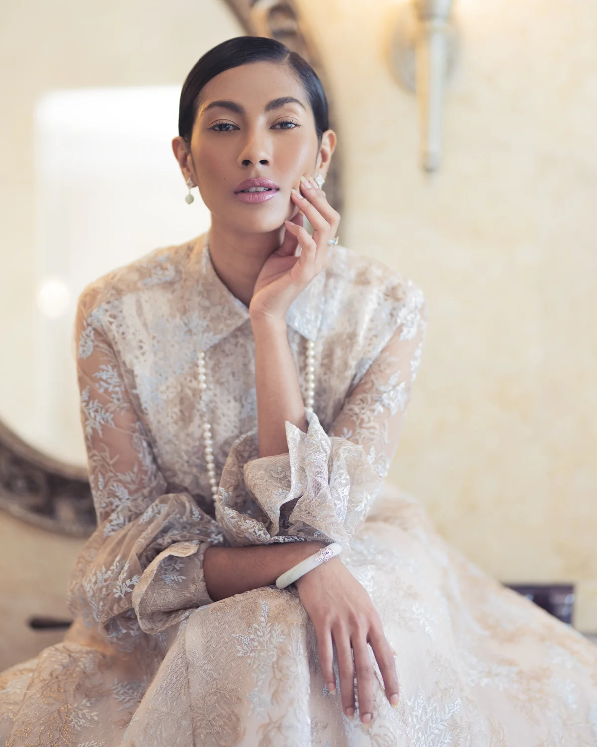 Rita wears Choo Yilin’s Peranakan Flower Trio Jade Bangle and a genuine Pearl Necklace with Peranakan Clasps.