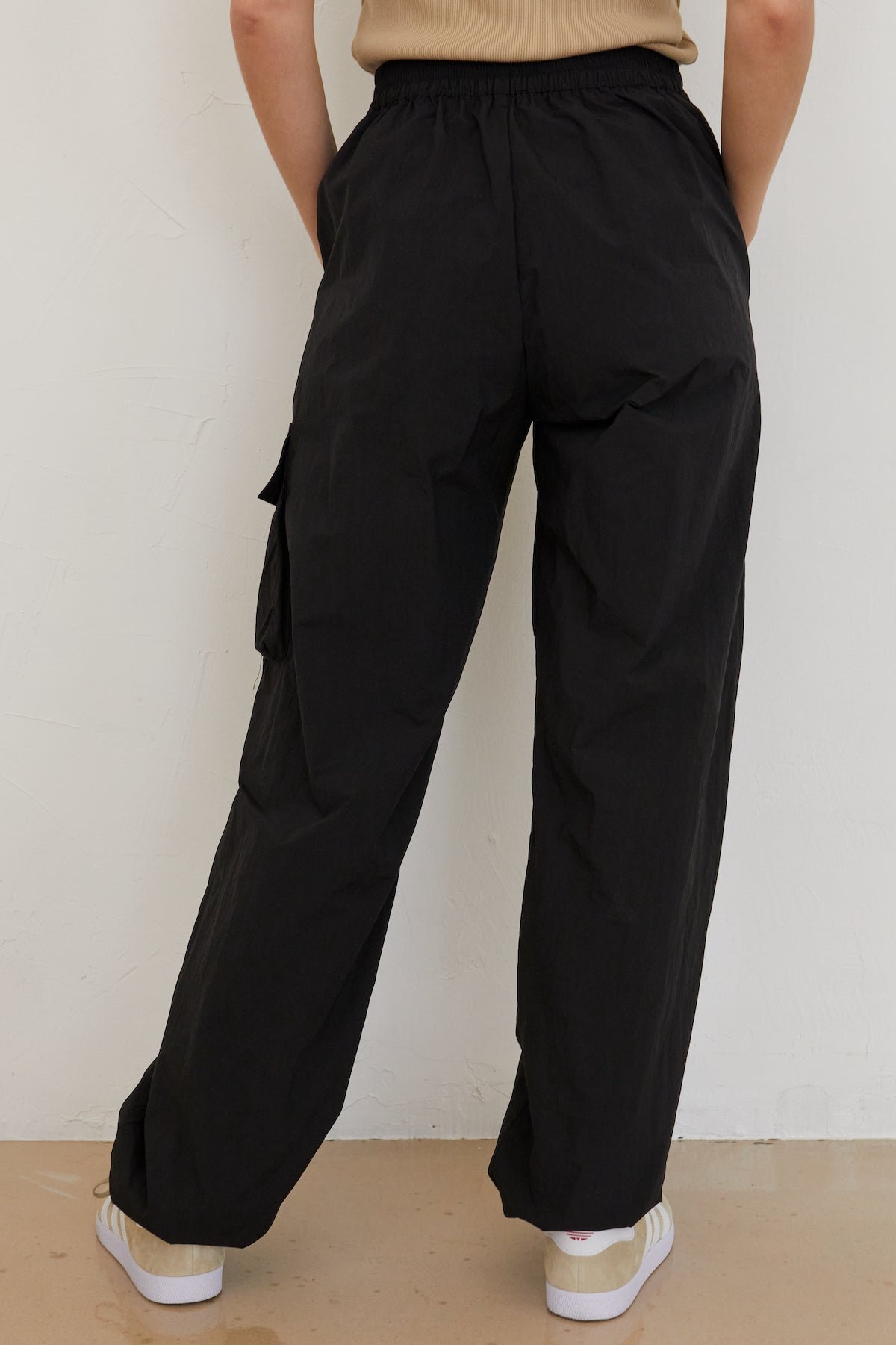 Nylon_cargo_pant_Jet-donni-4.jpeg