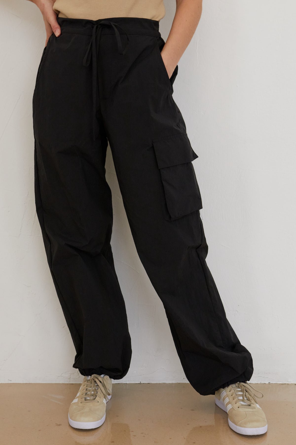 Nylon_cargo_pant_Jet-donni-3.jpeg