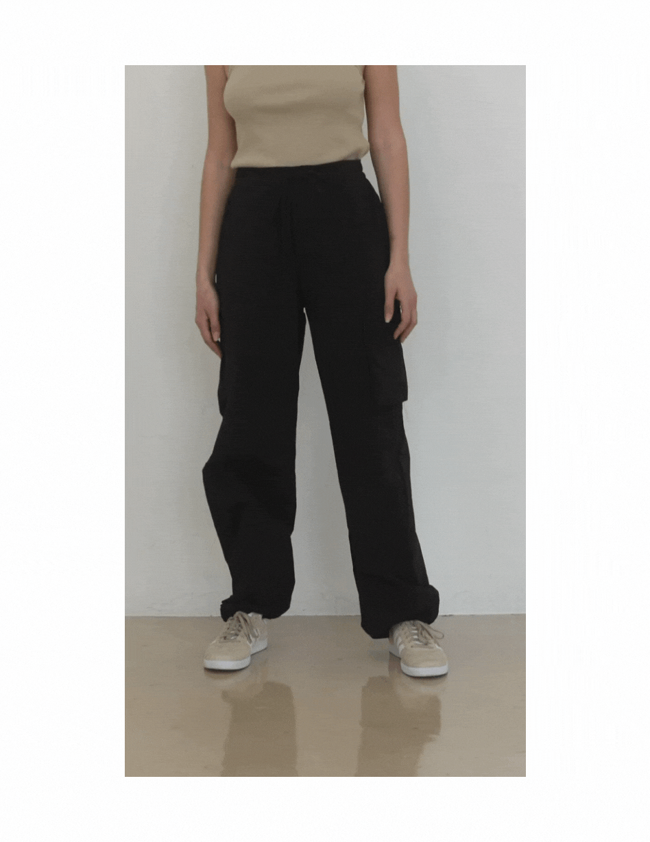 DONNI-NYLON_CARGO_SHORT-3.gif